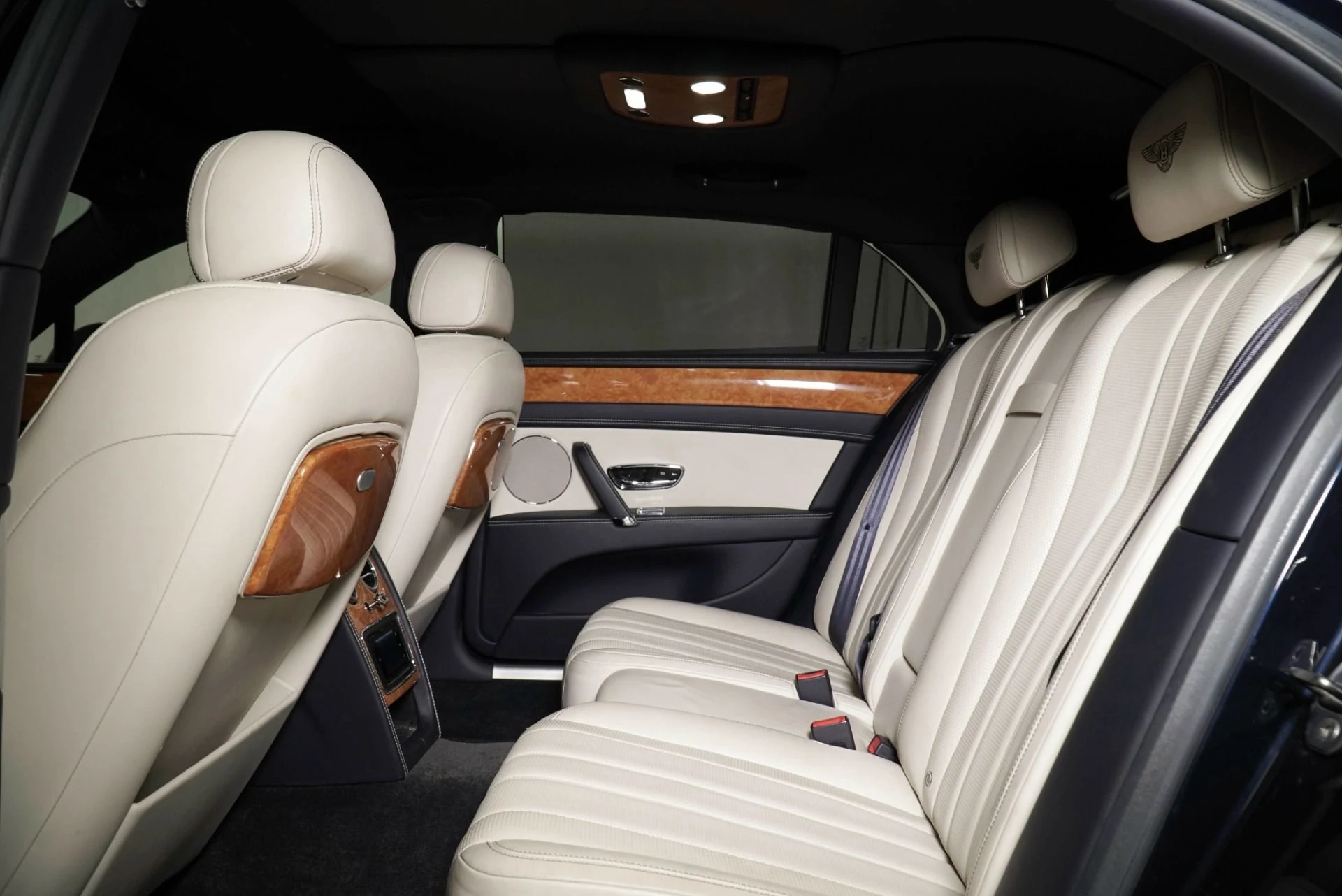 mph024_1019745346_Used_2015_Bentley_Flying_Spur_V8_1773689029_1696de1ba5