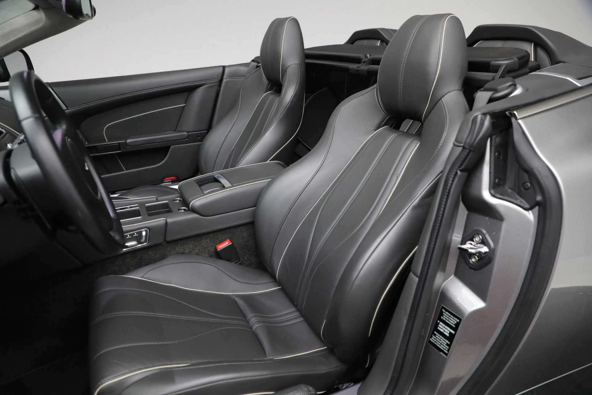 mph024_1023738886_Used_2015_Aston_Martin_DB_9_Volante_716e721a33