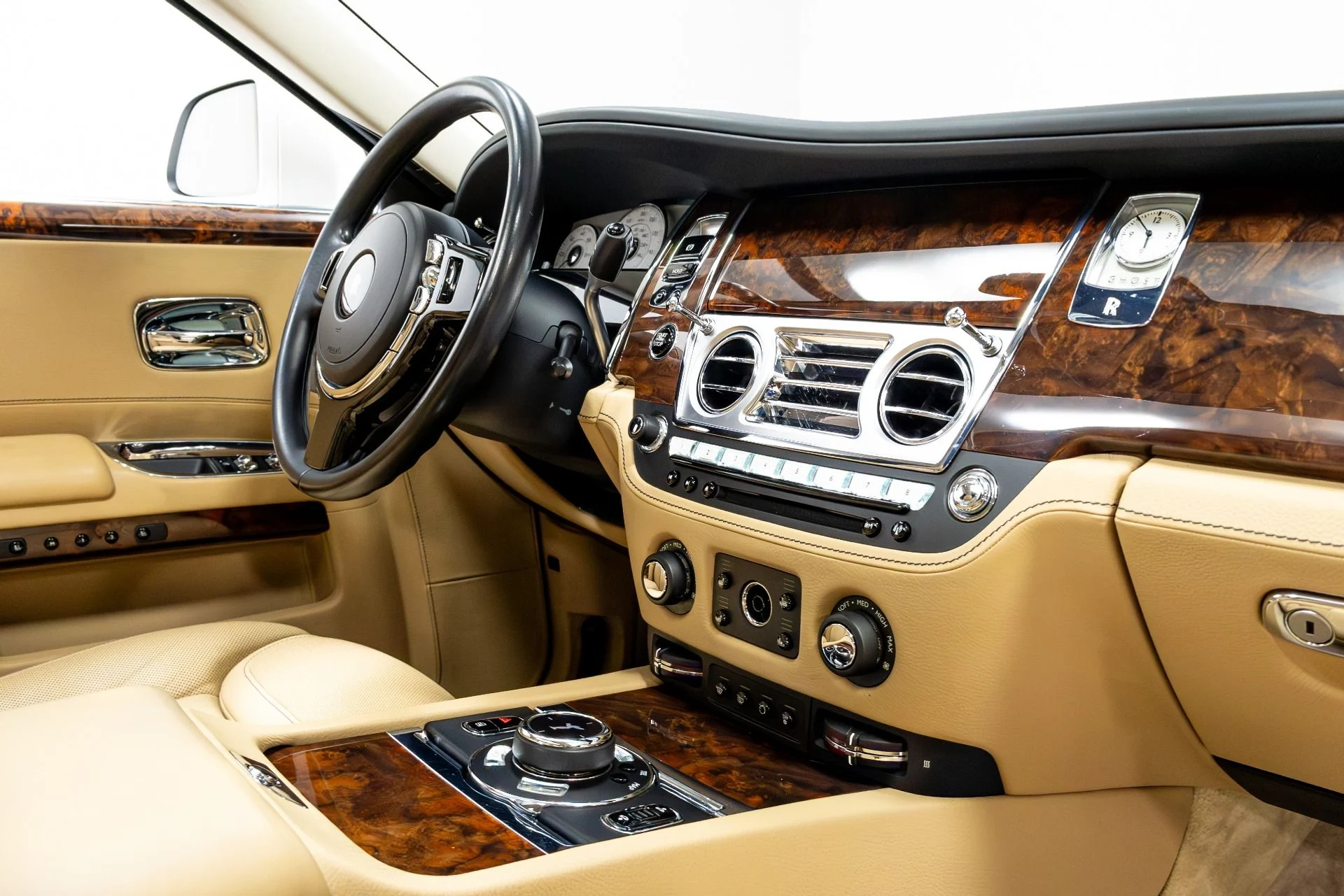 mph024_1024157289_Used_2017_Rolls_Royce_Ghost_1774888920_16575d06f2