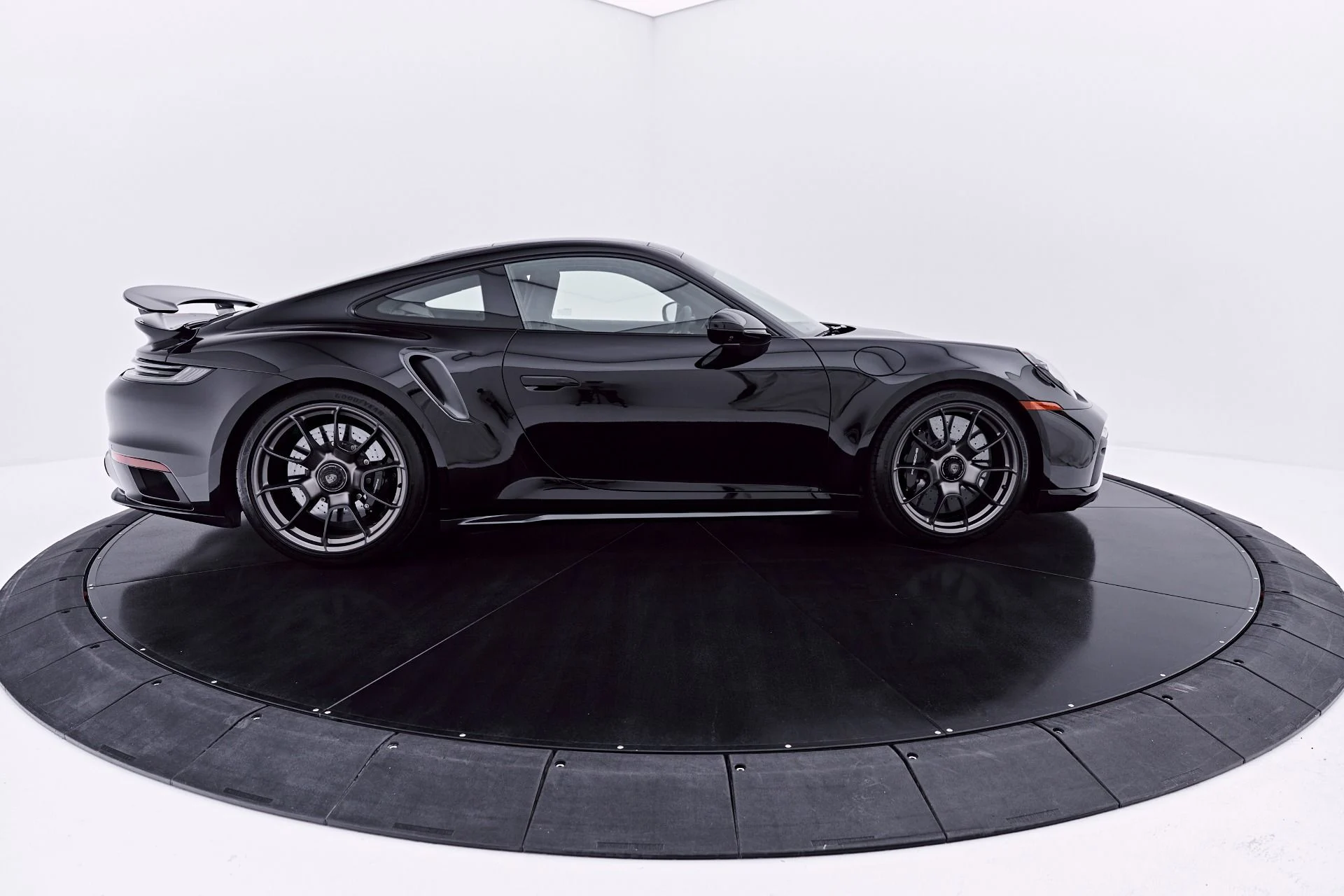 mph024_1028277148_Used_2025_Porsche_911_Turbo_1782870233_0c02c84f2e