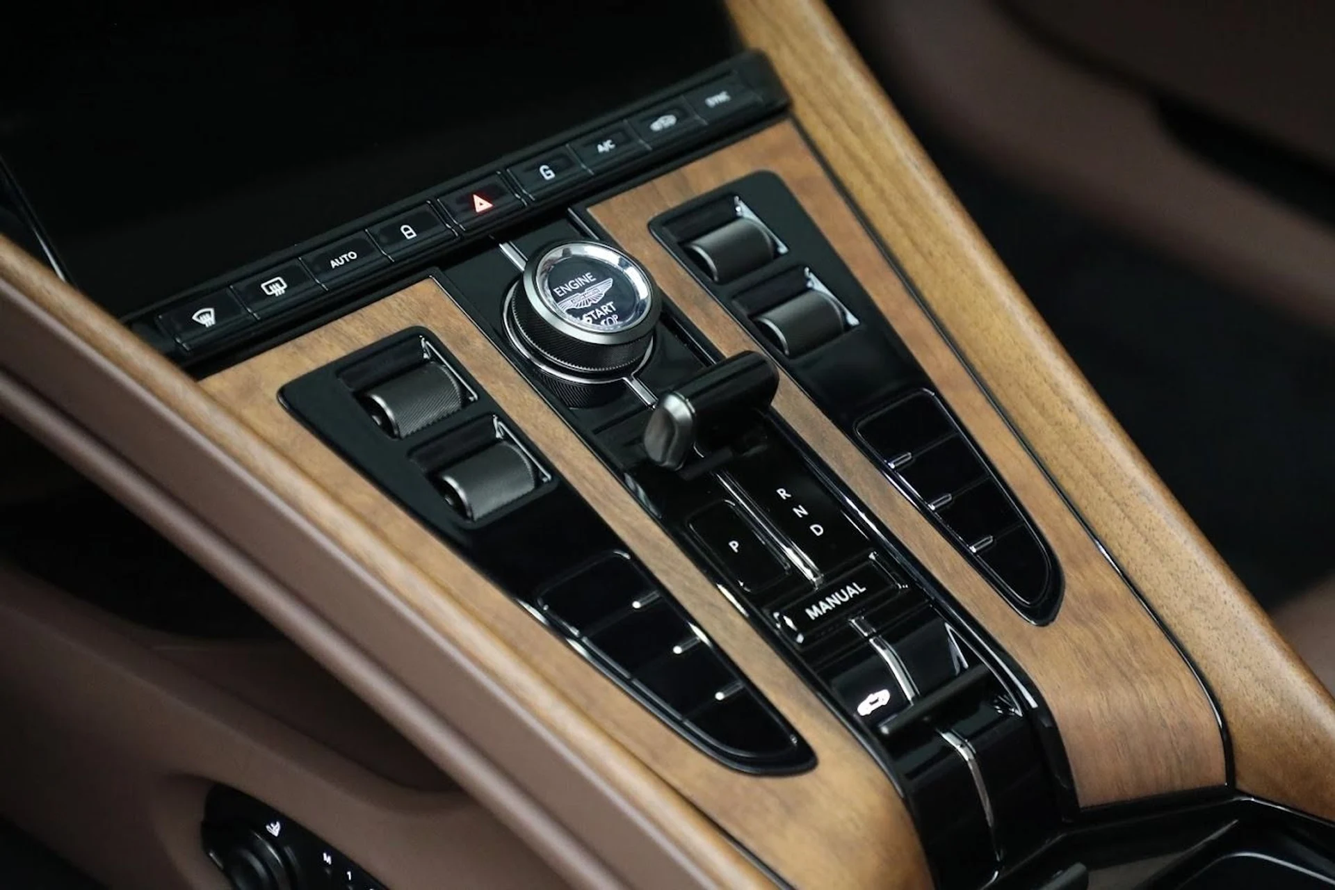 mph024_1033223137_Used_2024_Aston_Martin_DB_12_Volante_fe901283b7