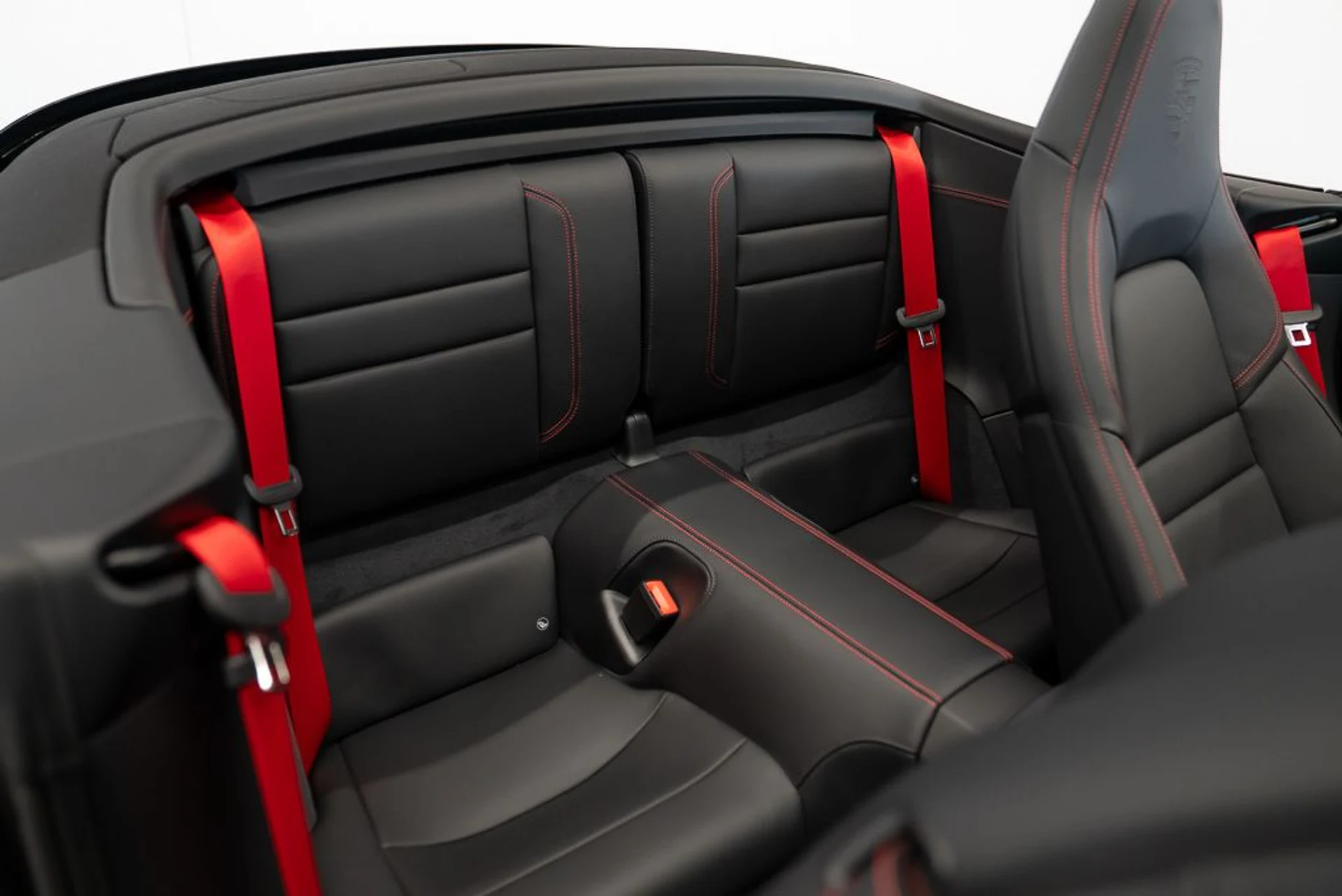 mph024_1033460601_porsche_911_2025_jpg_v_1775165756_dbc0bc0c7d