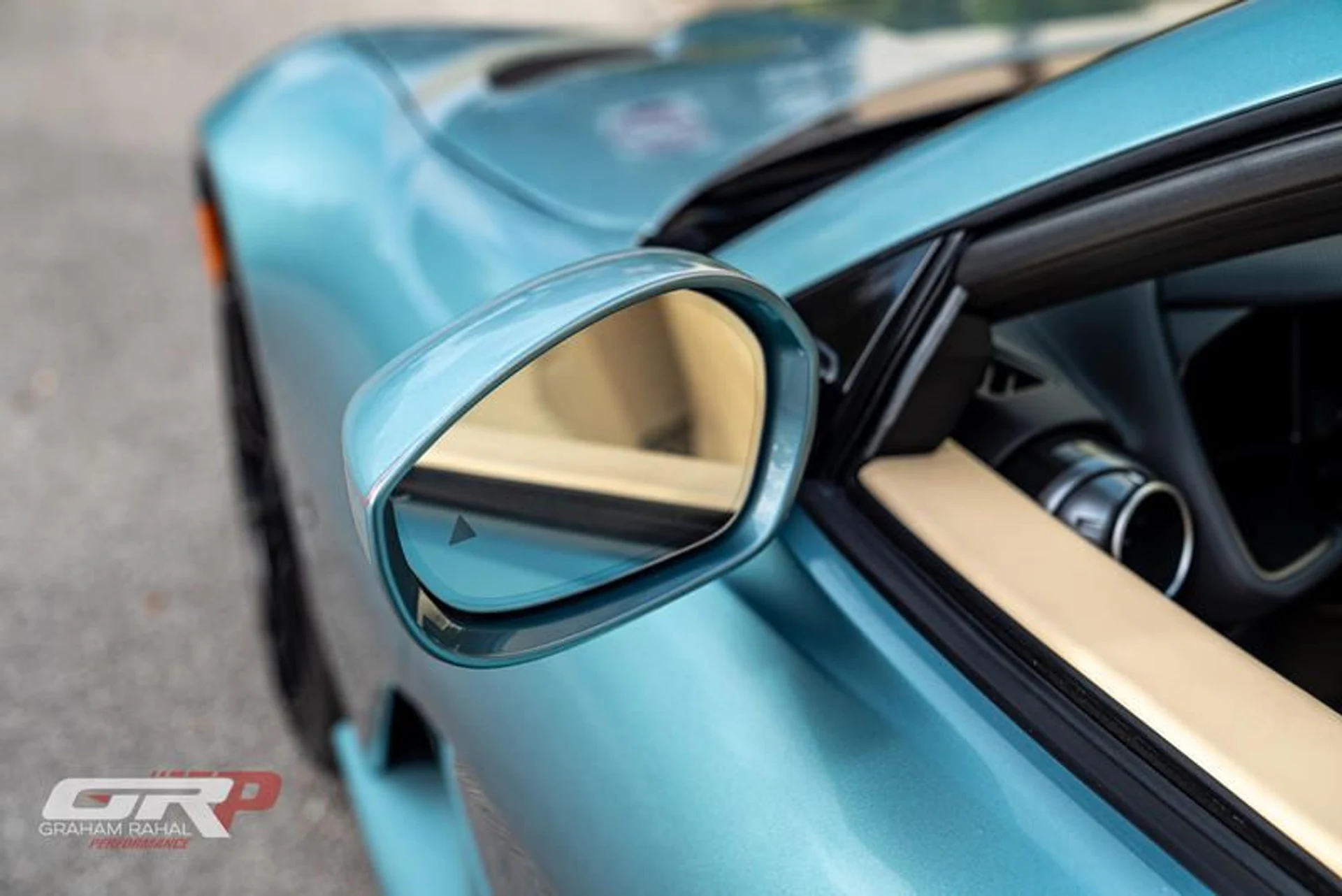 mph024_1040989473_F01_DC_235_40_B2_4_AA_4_8125_2920_D7_FD_2776_a06cc3cf1c