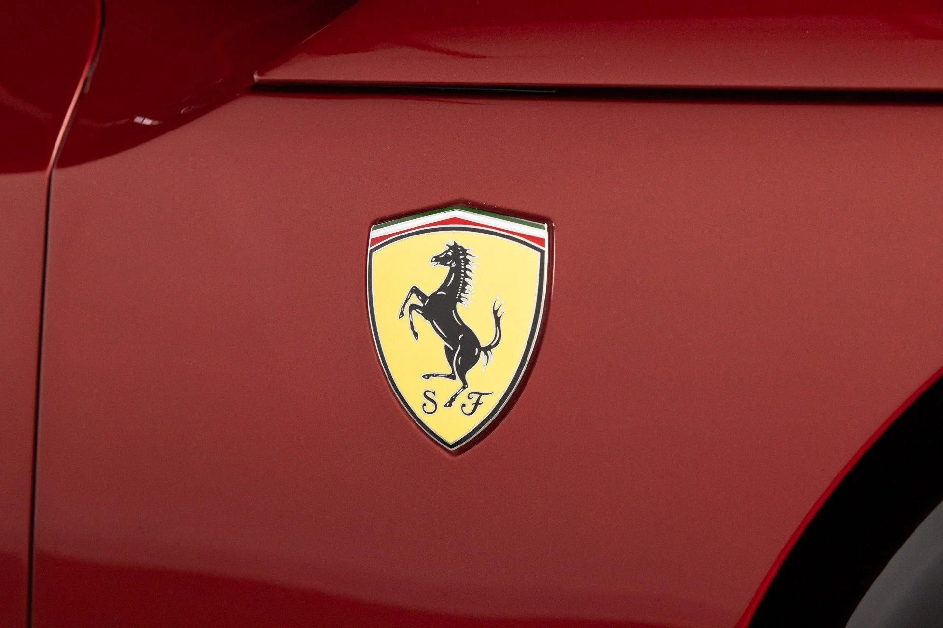mph024_1044538824_Used_2026_Ferrari_Purosangue_1785925690_8989d62558