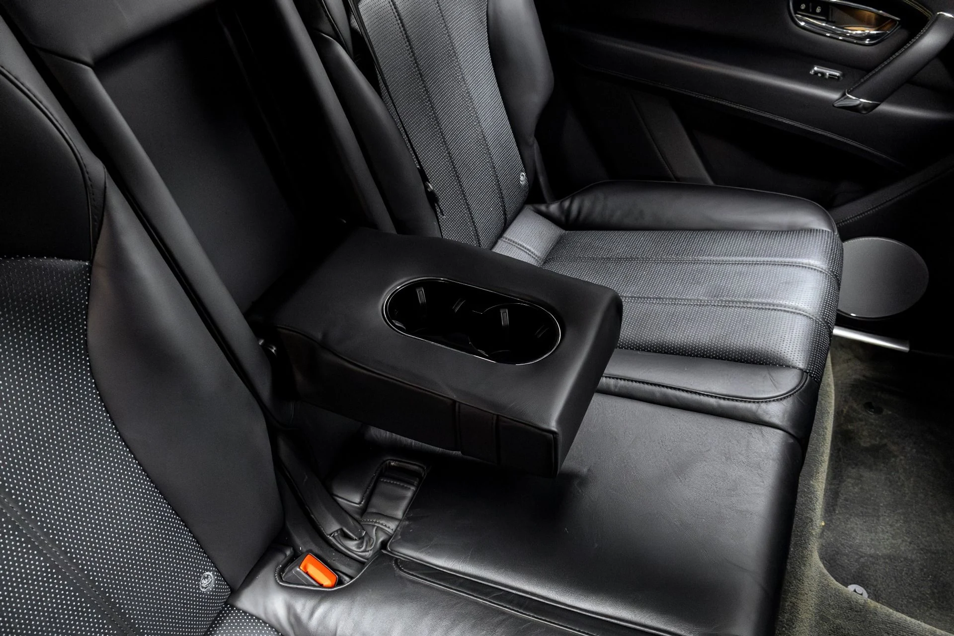 mph024_1045571364_Used_2020_Bentley_Bentayga_V8_1770245140_7f1d62276c