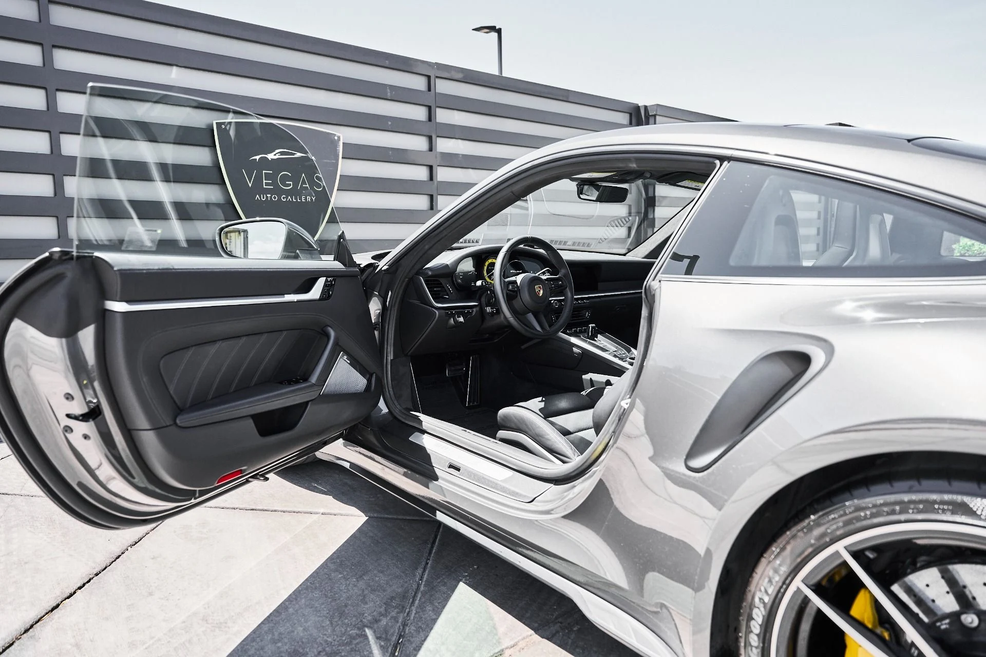 mph024_1047568610_Used_2021_Porsche_911_Turbo_S_1781810383_3f7975bcdf