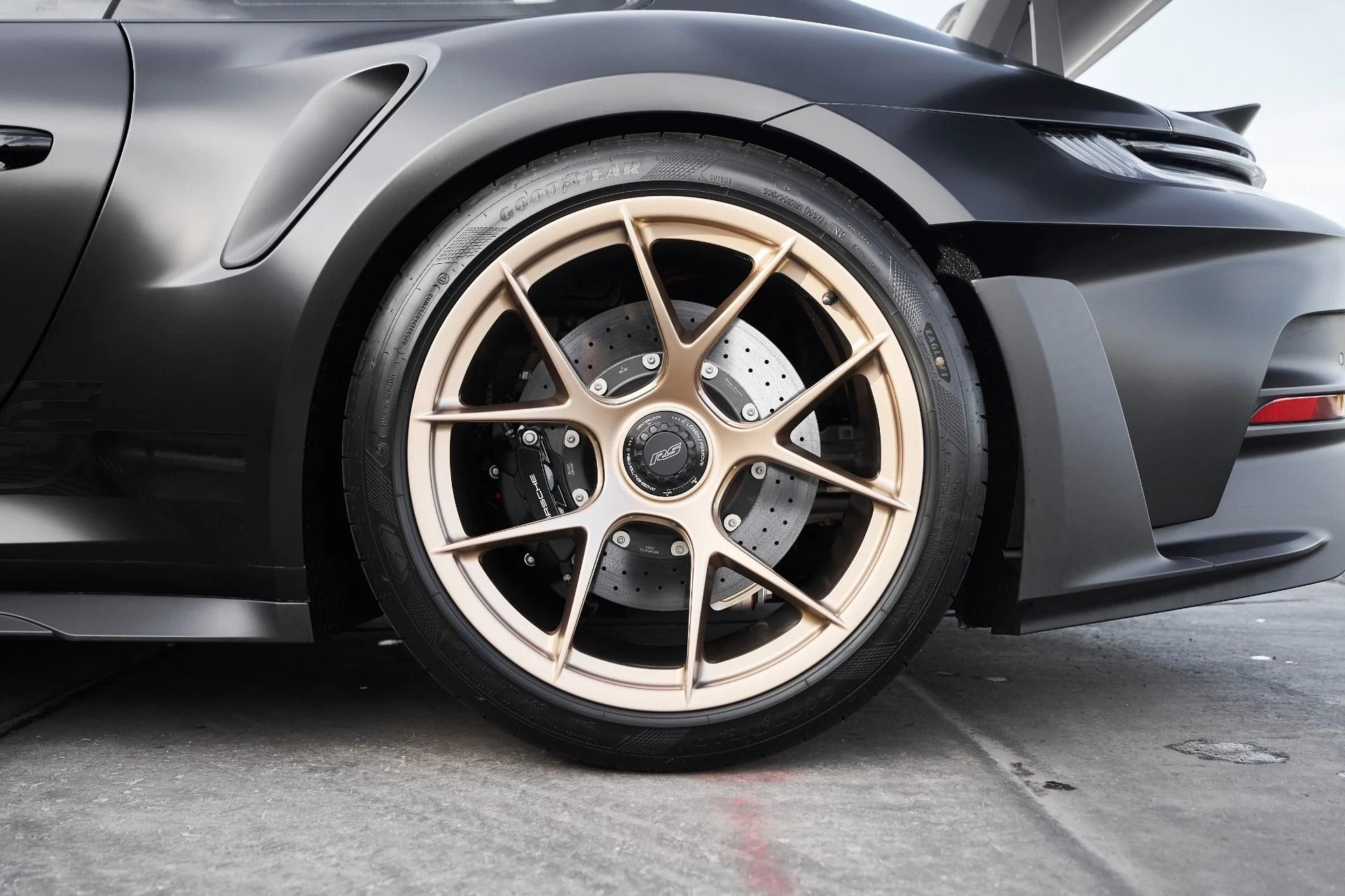 mph024_1052289796_Used_2025_Porsche_911_GT_3_RS_1762914453_958a9bc62f