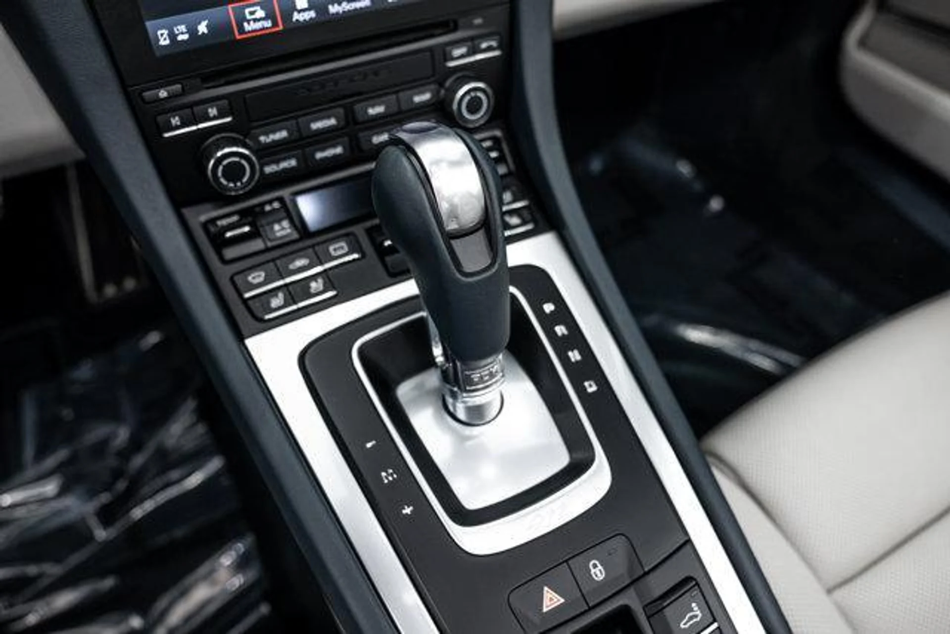 mph024_1054598917_zst6qu_Hb_Bvq7ooh_Kkwk_V_t_TY_2_QU_7389a63b30