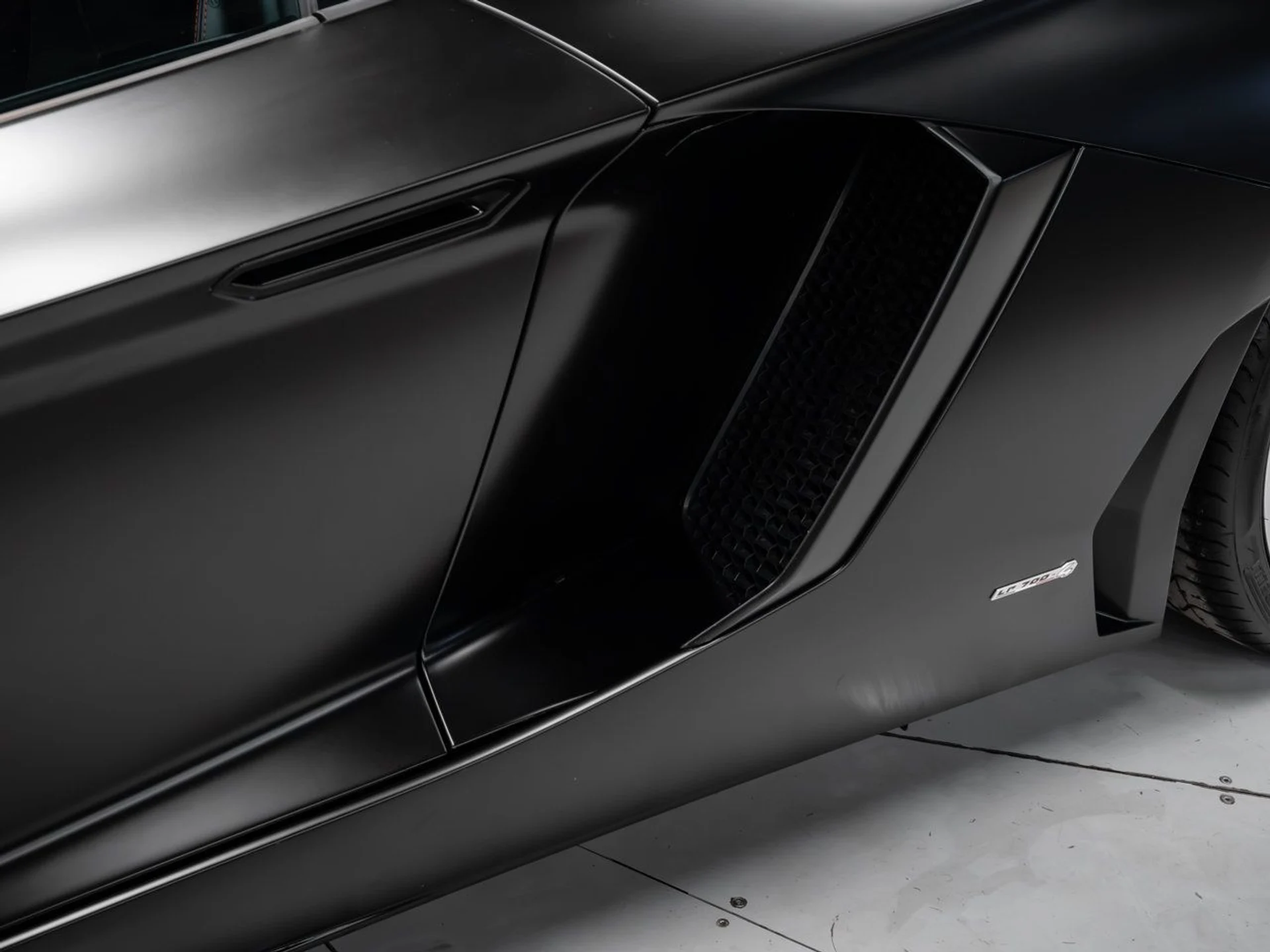mph024_1054646739_lamborghini_aventador_2017_e70711f0d4