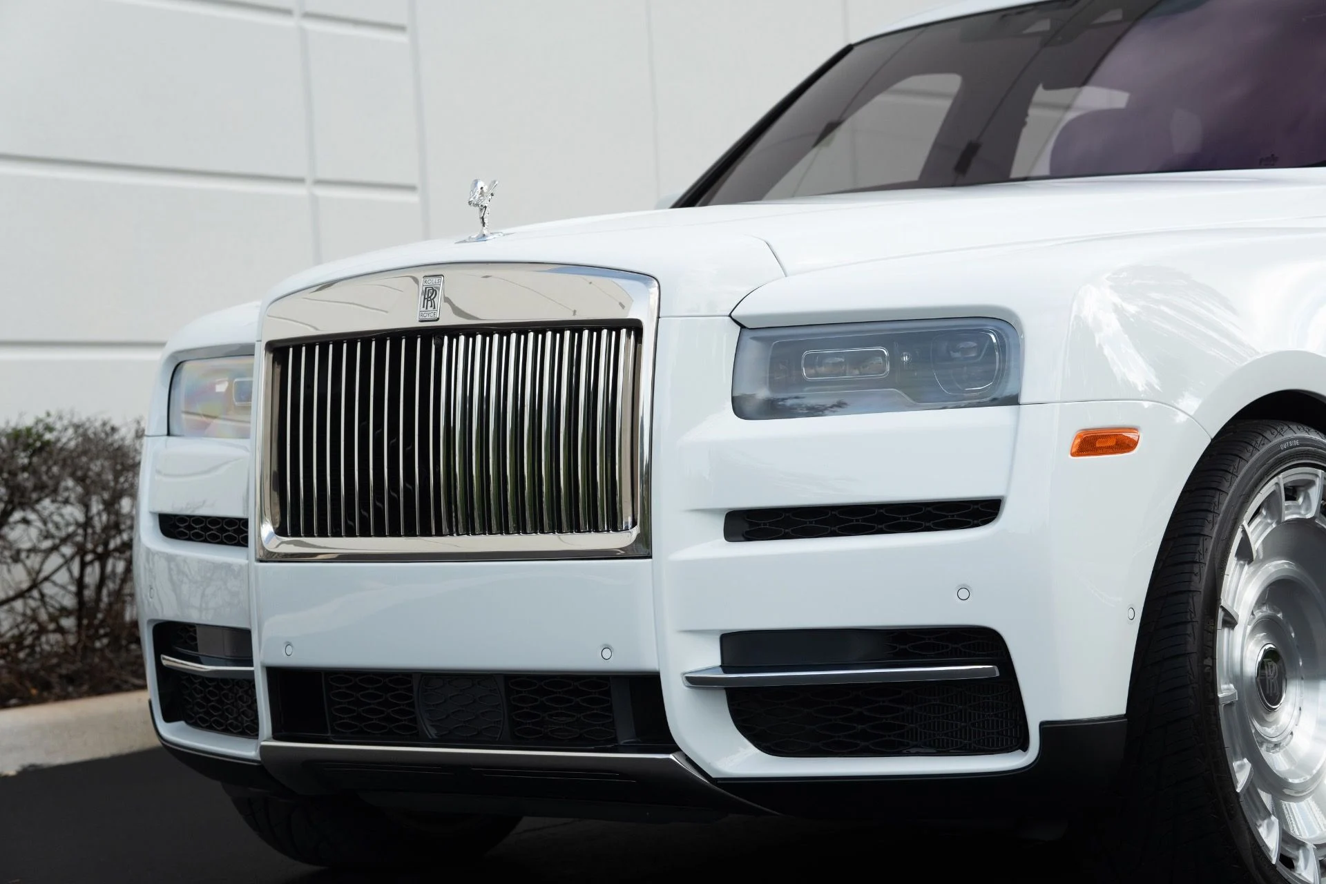 mph024_1055427308_Used_2024_Rolls_Royce_Cullinan_1759183626_a2a8660128