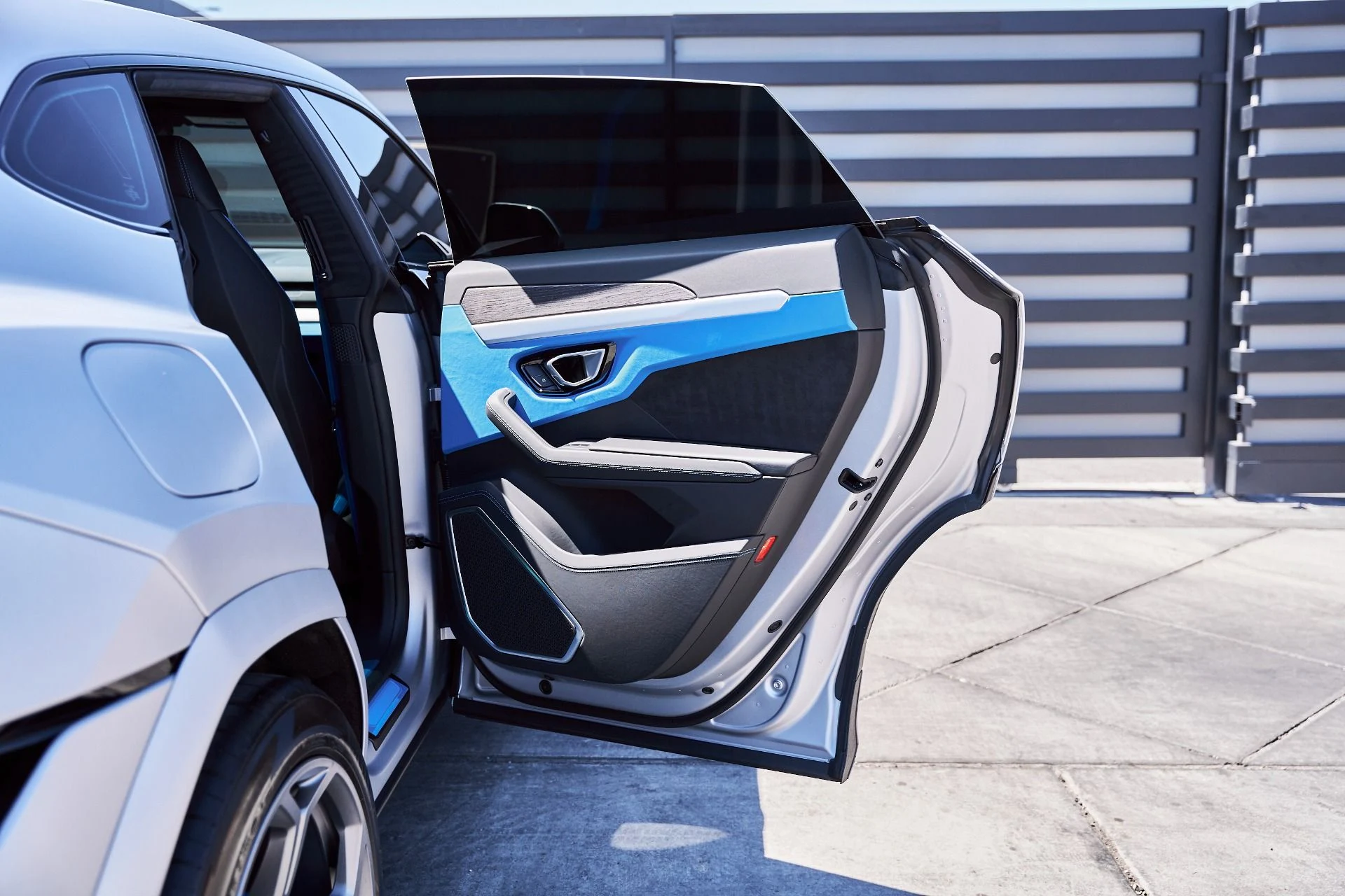 mph024_105624570_Used_2024_Lamborghini_Urus_S_1775866721_26d350fb81