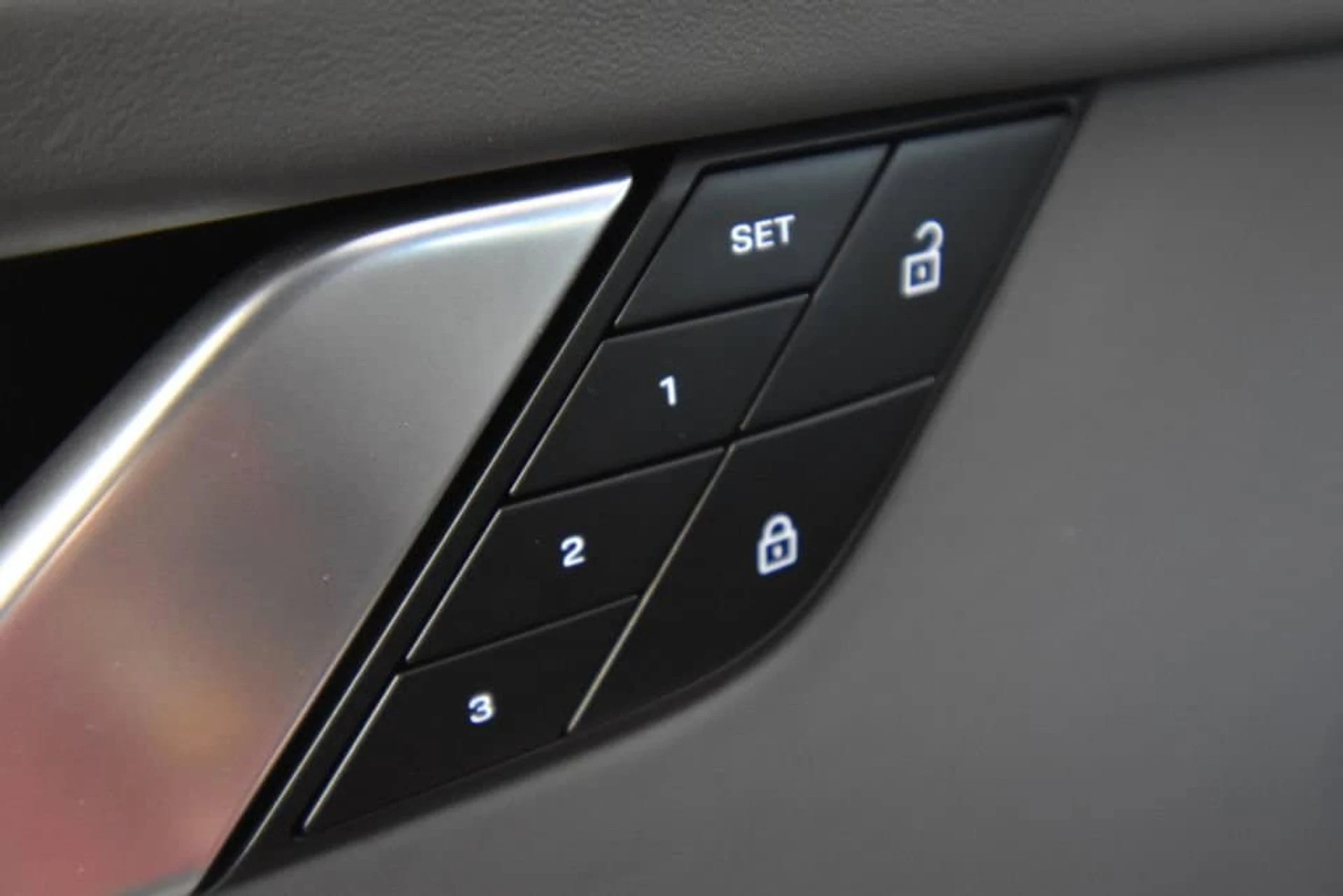 mph024_1060802793_cce4300e25080b7f7ccd74e077db7a65x_c0180020fc