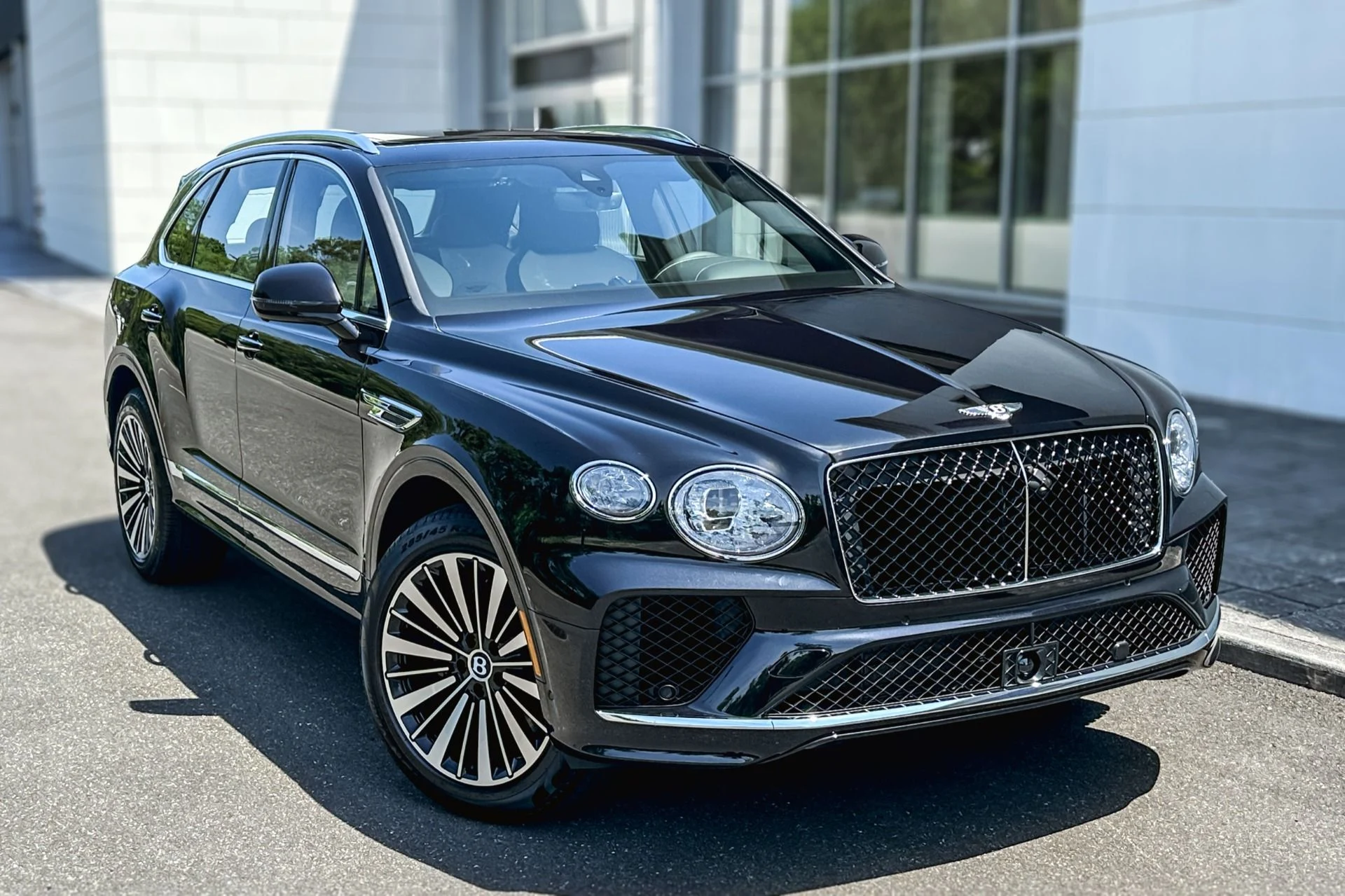 mph024_1061995237_New_2026_Bentley_Bentayga_V8_1781256898_e5a9aaabee