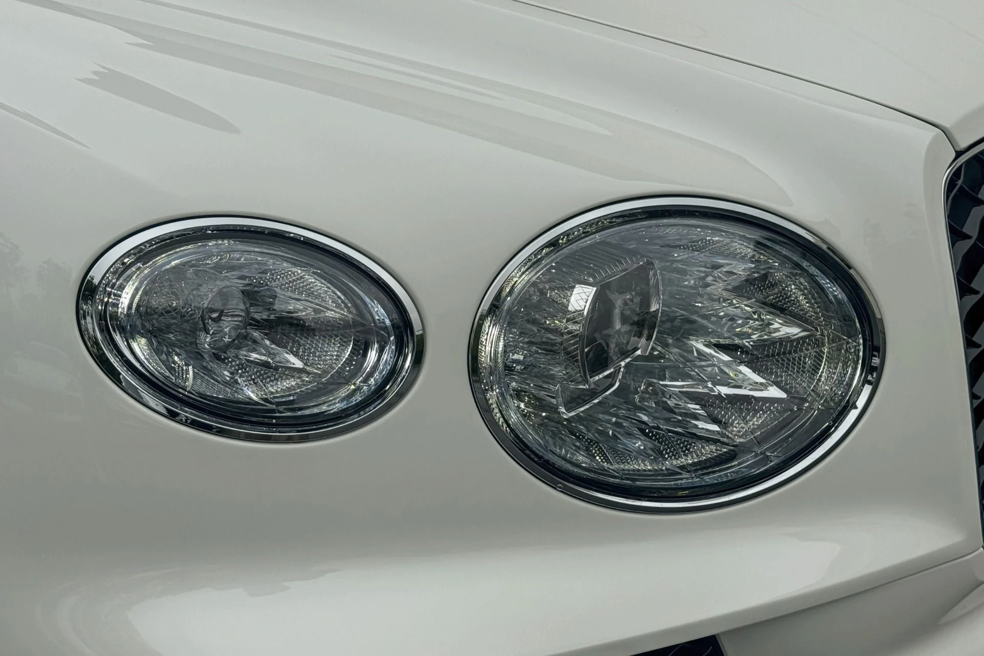 mph024_108573424_Used_2025_Bentley_Bentayga_V8_1748255294_6f83bfd84a