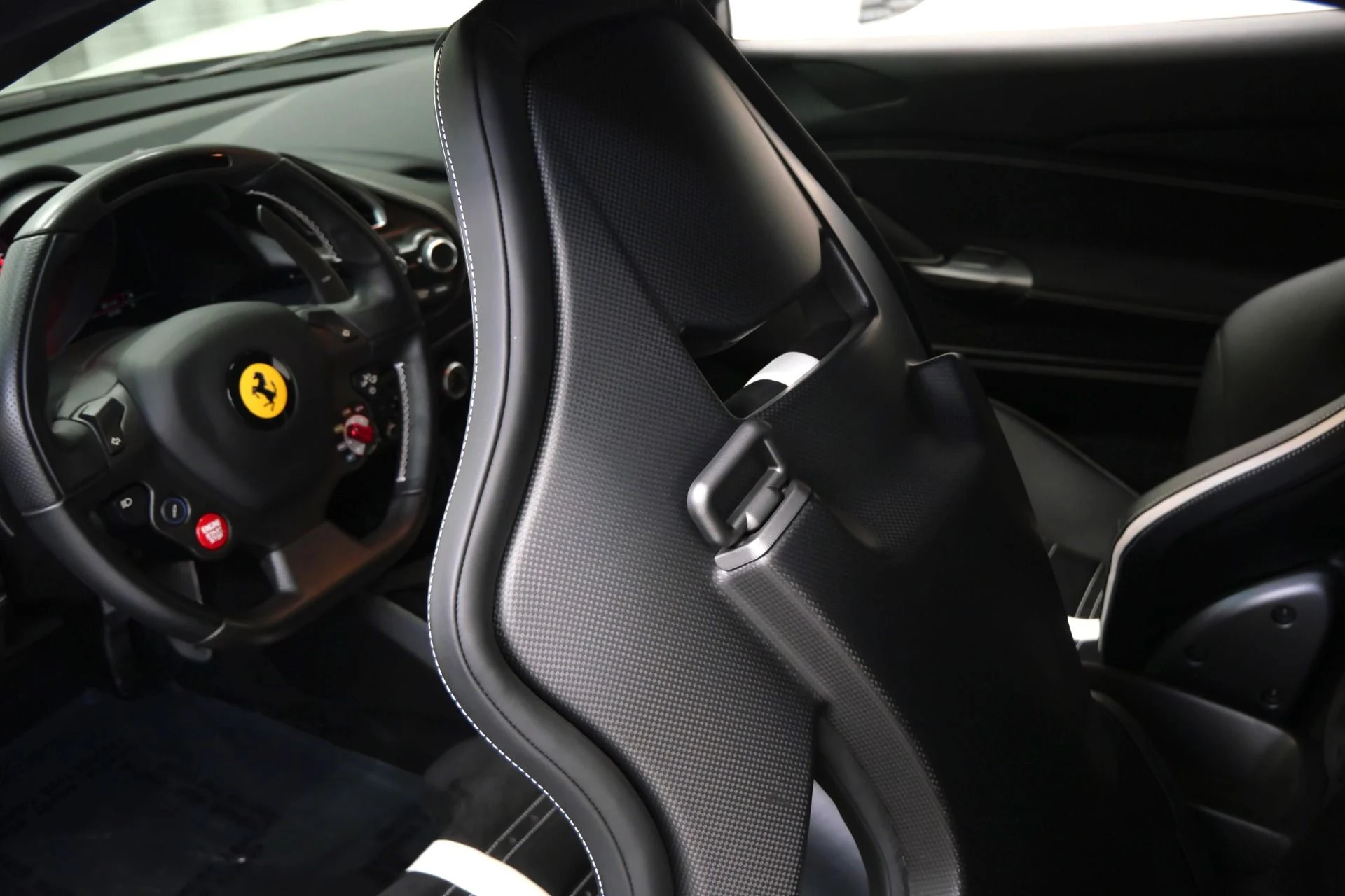 mph024_1091369031_Used_2018_Ferrari_488_GTB_1755116927_2892678e46