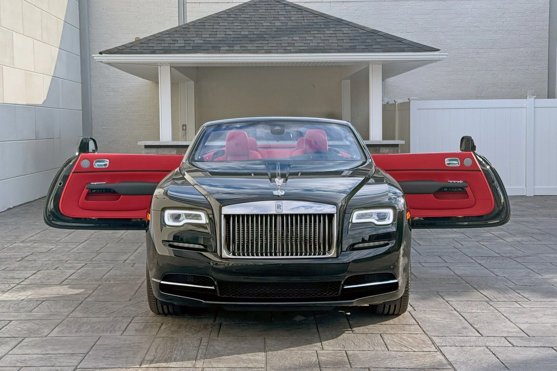 mph024_1094906989_Used_2020_Rolls_Royce_Dawn_1738172030_d9597ec21b