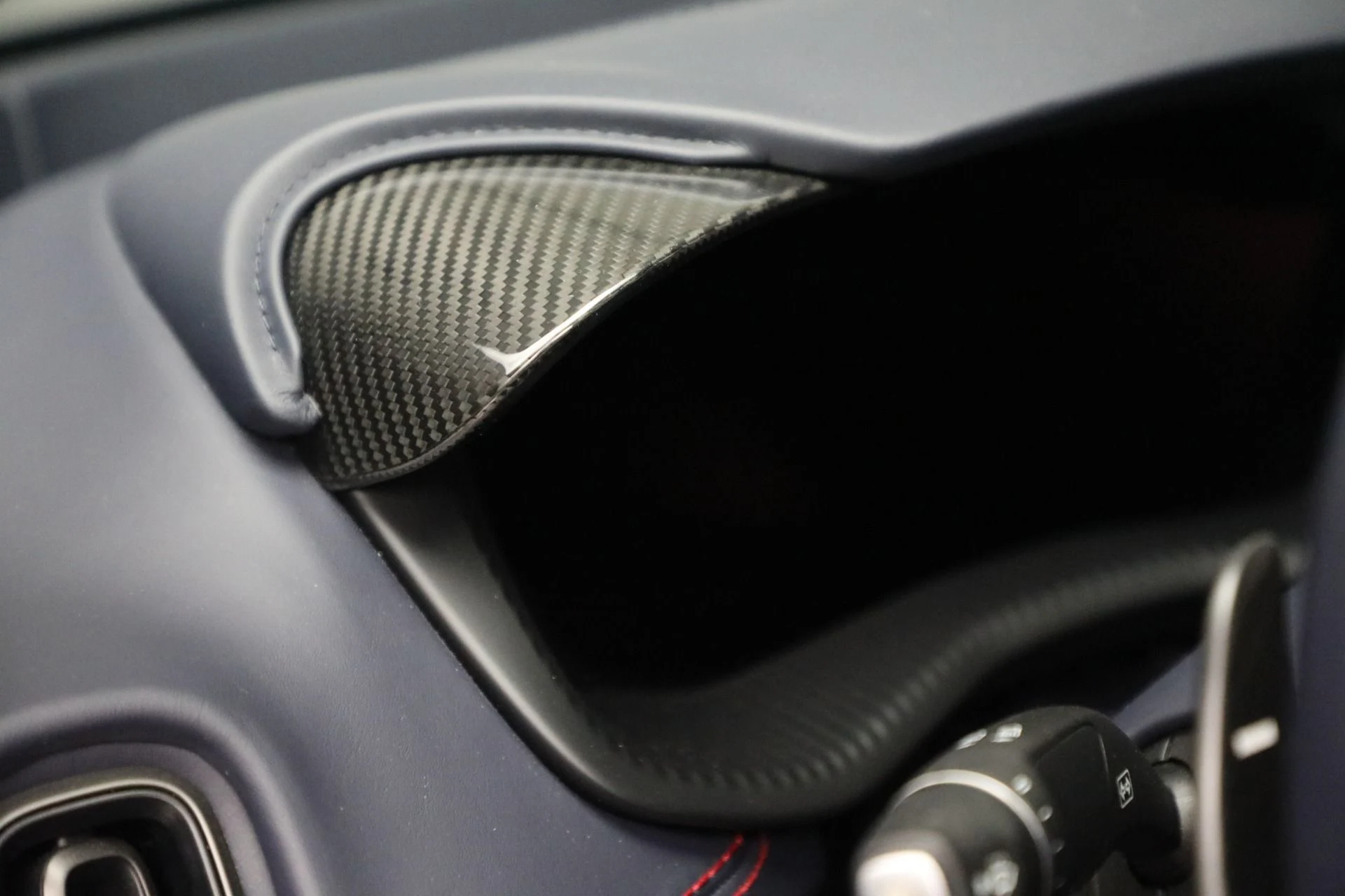 mph024_1098926877_Used_2023_Aston_Martin_DBX_707_6336948dd9