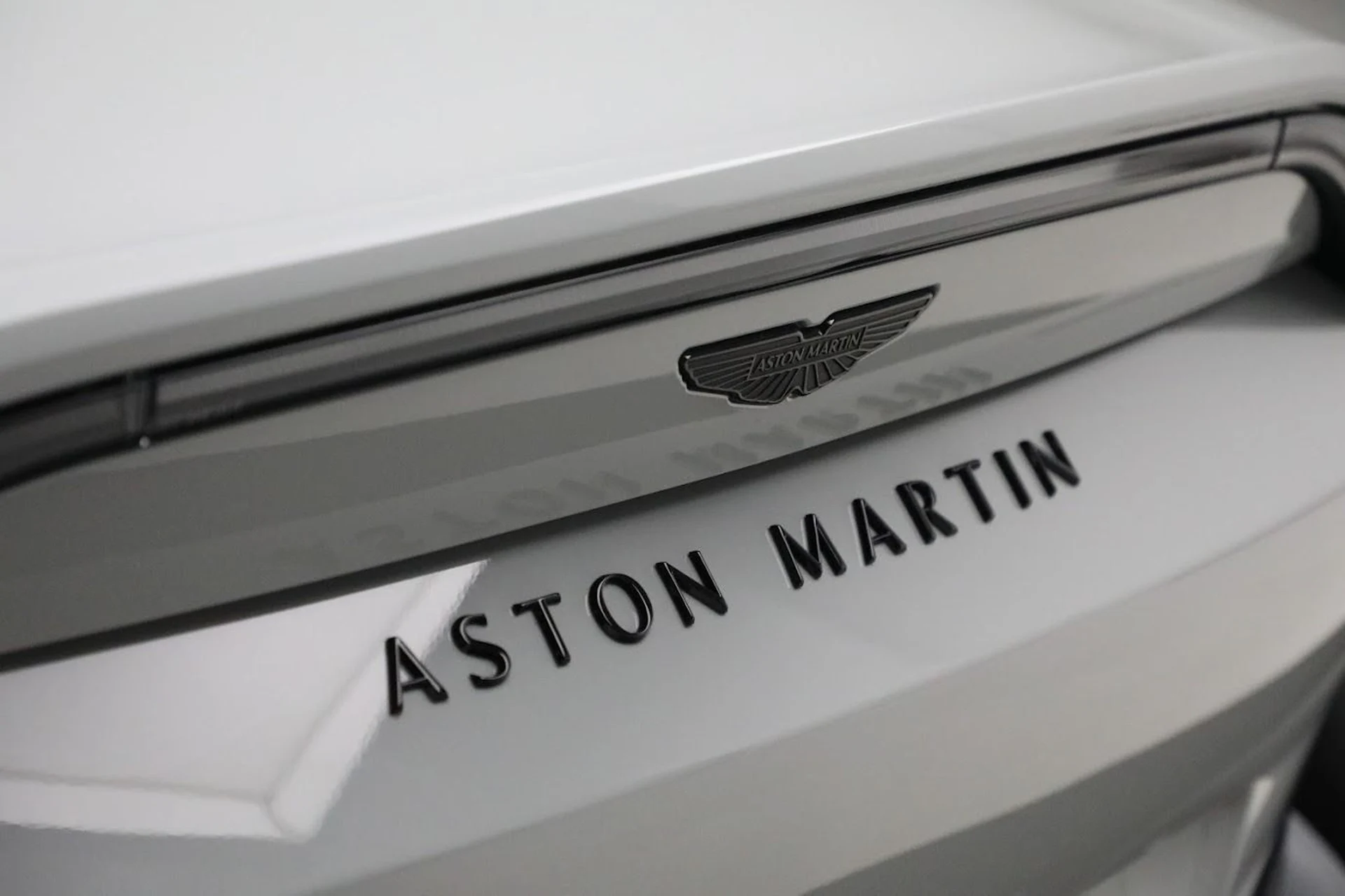 mph024_1102390432_New_2025_Aston_Martin_Vantage_788c1df549