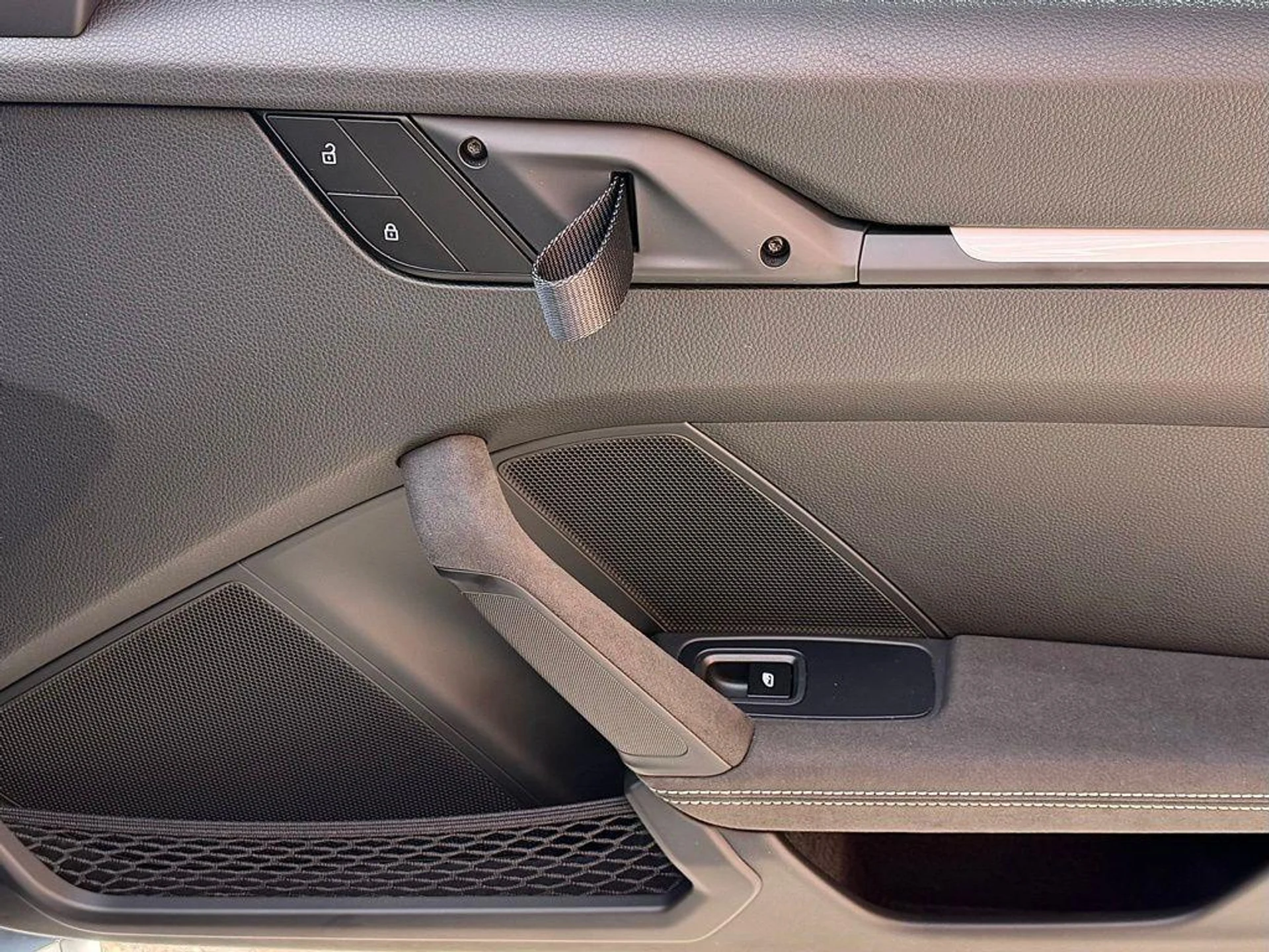 mph024_1109623382_fnql_ER_35v9pyw_I2k8m_I_Eoq_Ia_Rs_36b2184eea