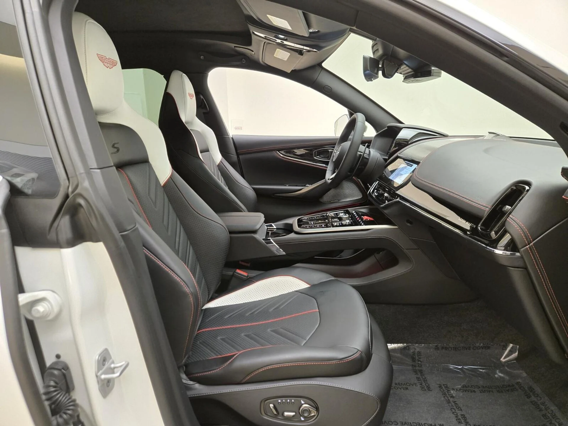 mph024_1112029581_New_2026_Aston_Martin_DBX_1767248319_8c5ae2f42e