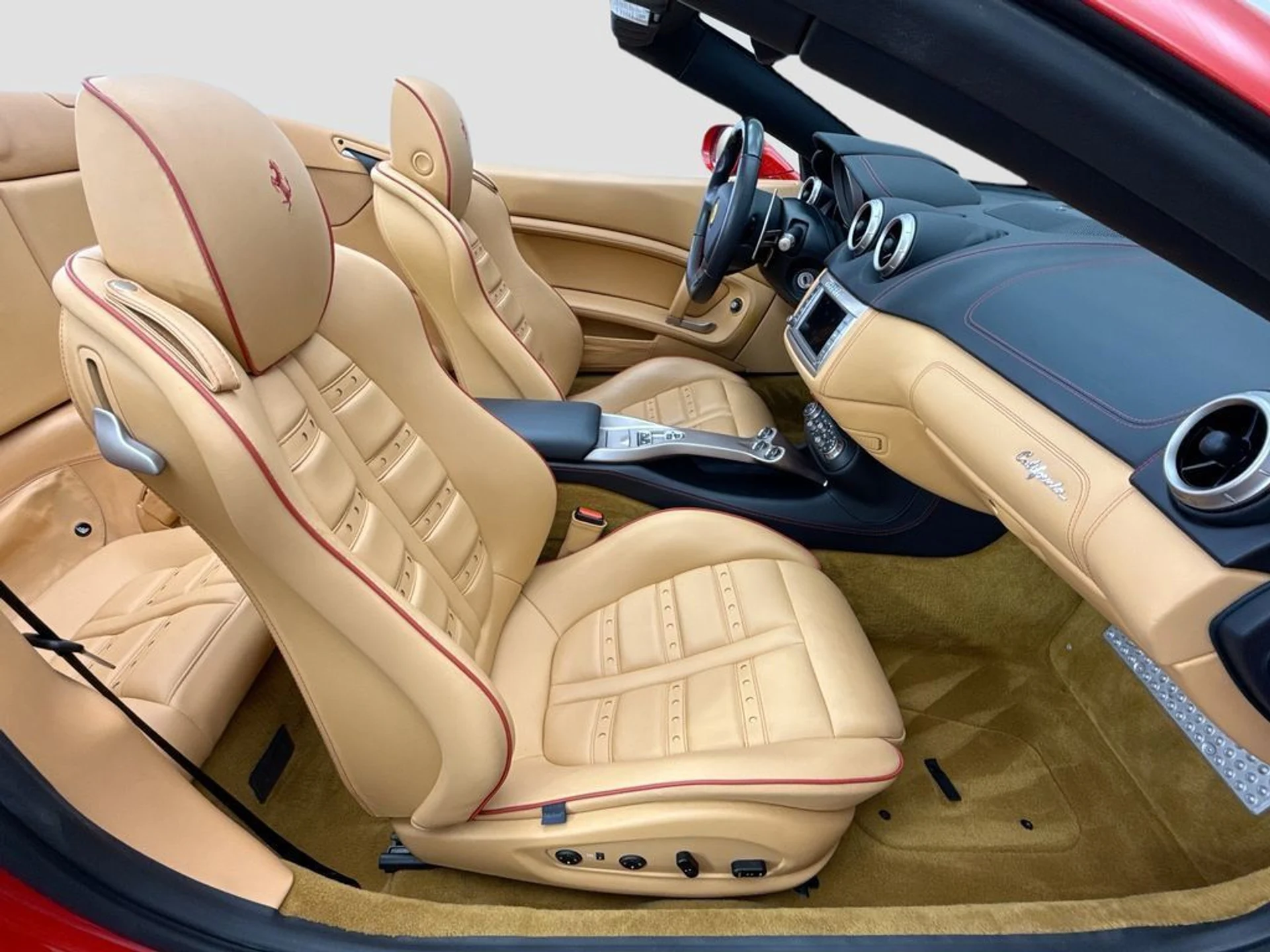 mph024_1115832204_used_2014_ferrari_california_2drconvertible_8119_22996020_25_1024_37dbdb0c7a