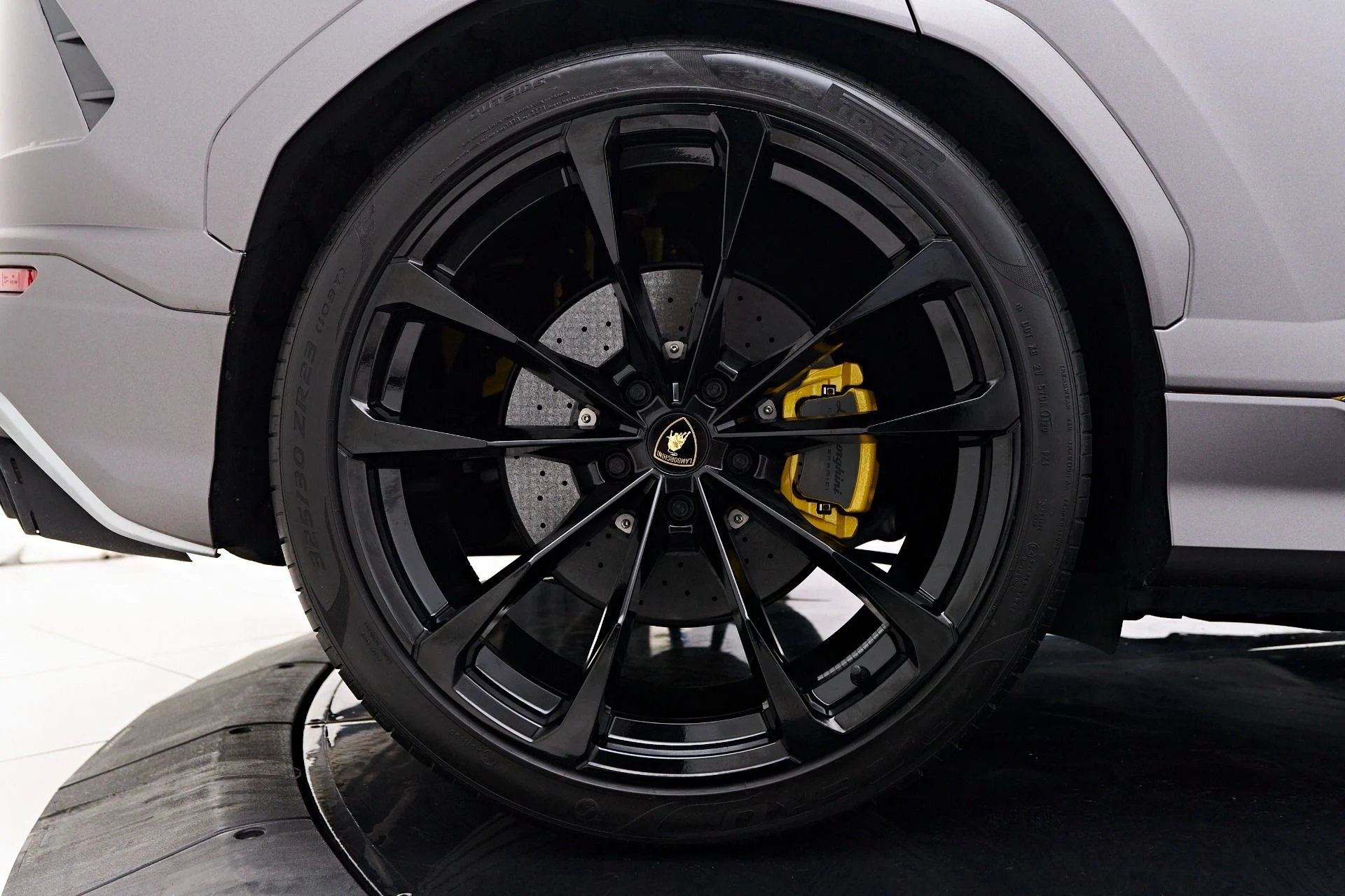 mph024_1115944153_Used_2021_Lamborghini_Urus_Base_1758751749_5bb202283e