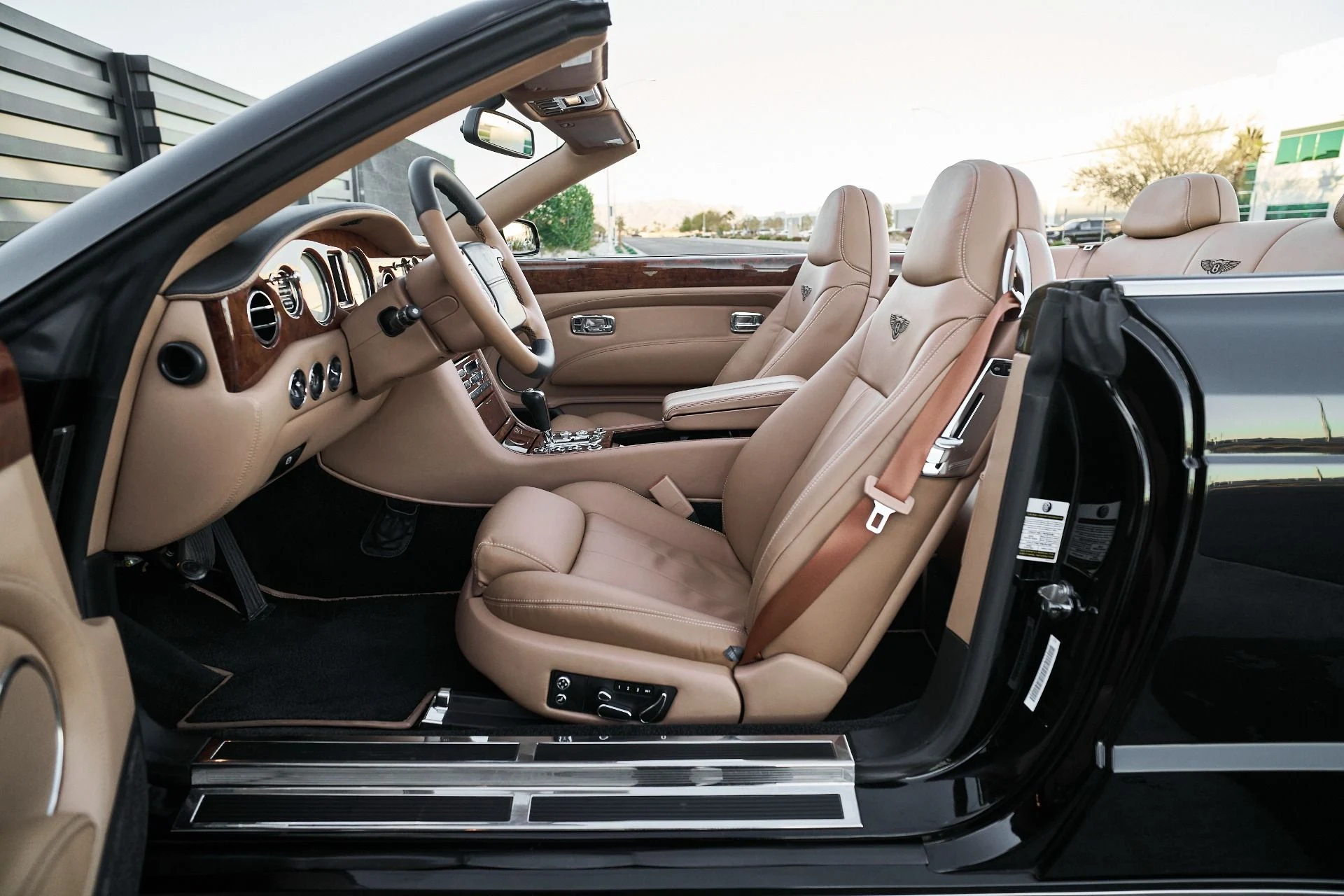 mph024_1121454114_Used_2009_Bentley_Azure_Base_1765906146_7b4b48d93e