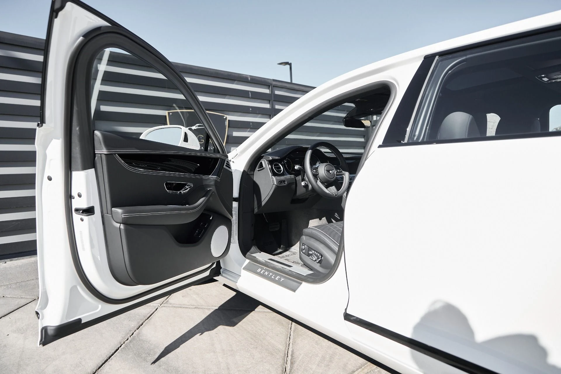 mph024_1123239123_Used_2024_Bentley_Flying_Spur_S_1761779905_4313cc8fd1