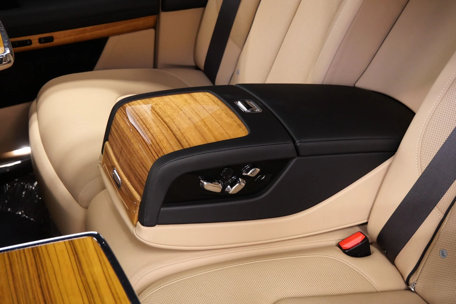 mph024_1126279196_Used_2022_Rolls_Royce_Ghost_1773938186_a231a3dd7d