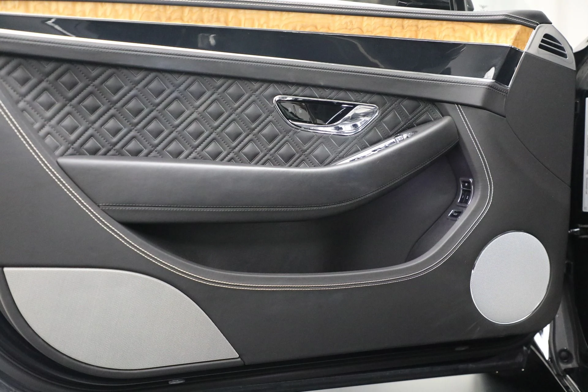 mph024_1127111880_Used_2020_Bentley_Continental_GT_W12_1762286941_efa49bbcae