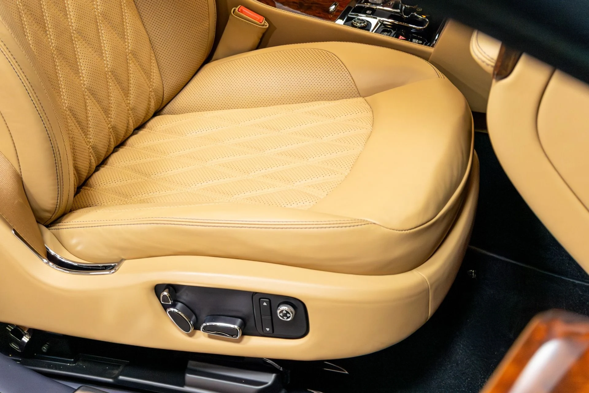 mph024_1129949537_Used_2017_Bentley_Mulsanne_1775514187_eb332a6dc3