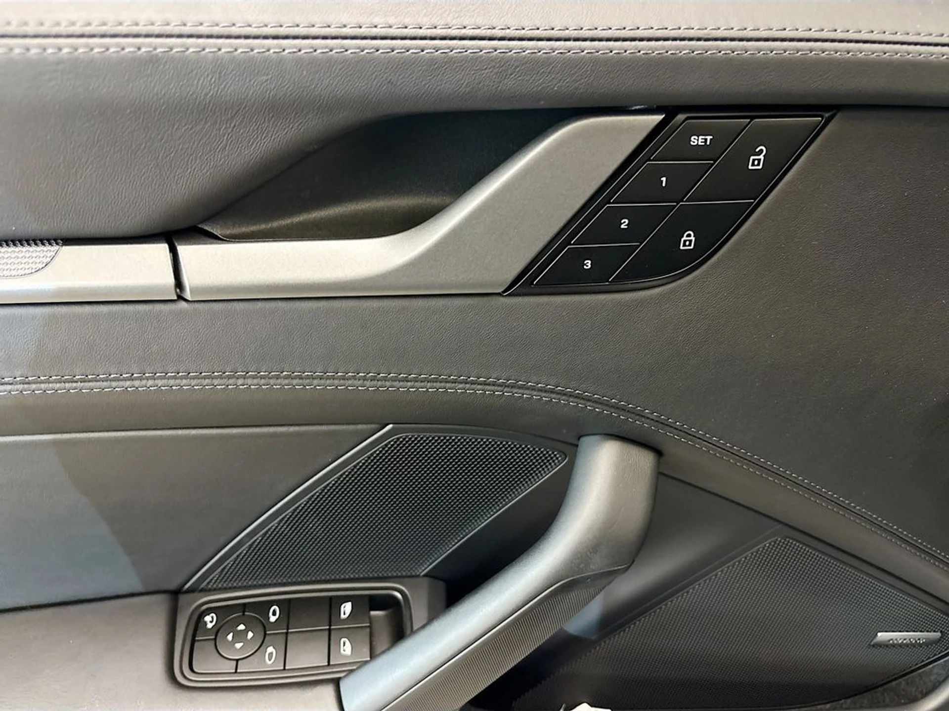 mph024_1130763638_82ef1a9f72dd7ff577c21175f0f614ac_1887dfa99d