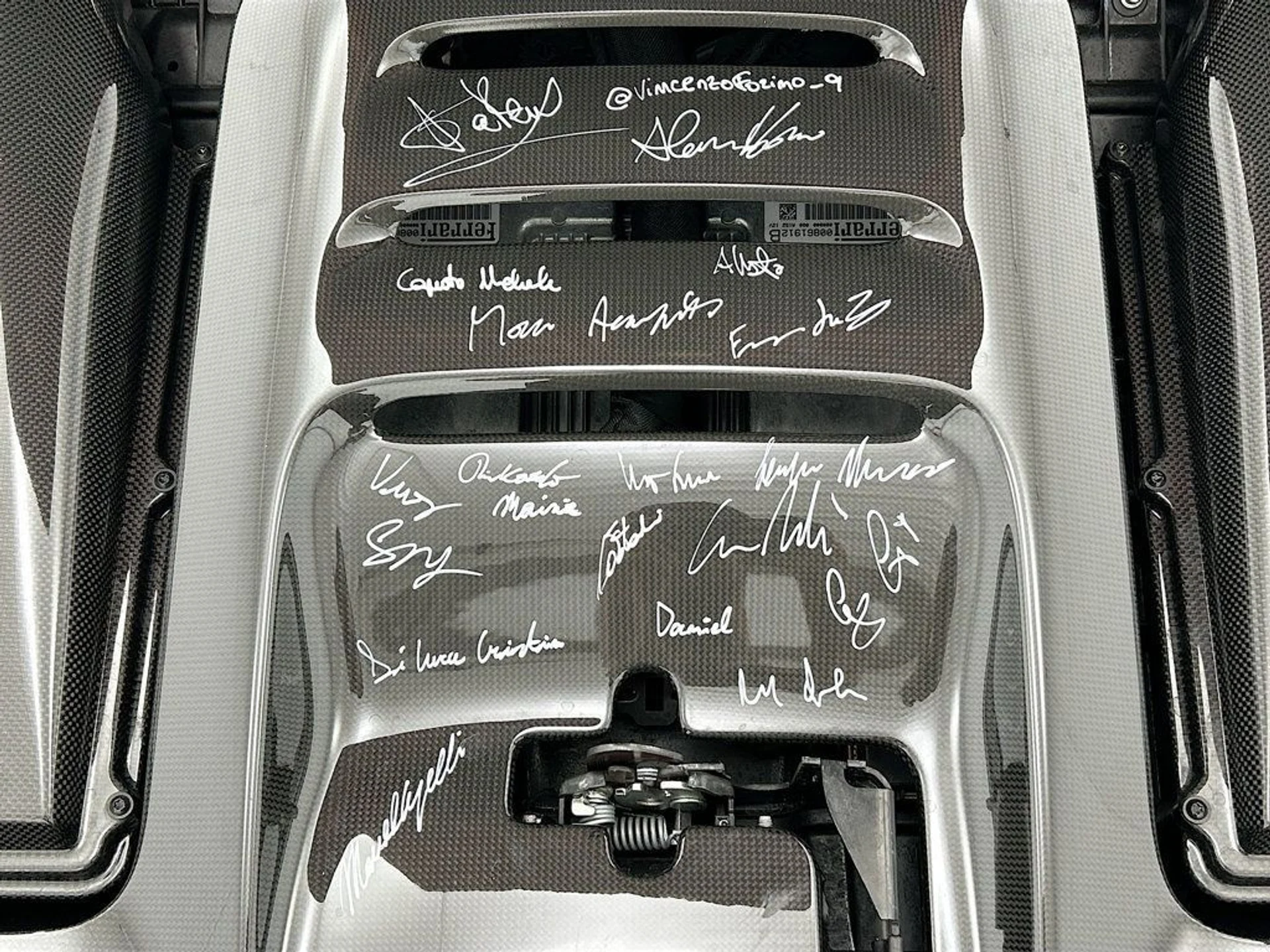 mph024_1131411591_used_2024_ferrari_812_competizione_consignmentcar_8119_22991795_25_1024_345fdde203