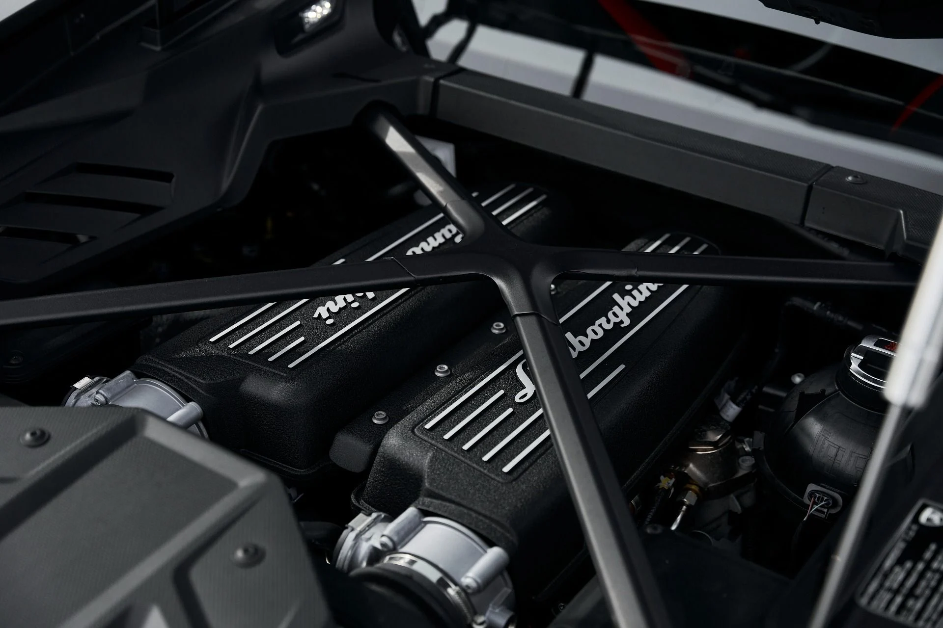 mph024_1134661875_Used_2023_Lamborghini_Huracan_EVO_Base_1769049025_dd11b5abb8