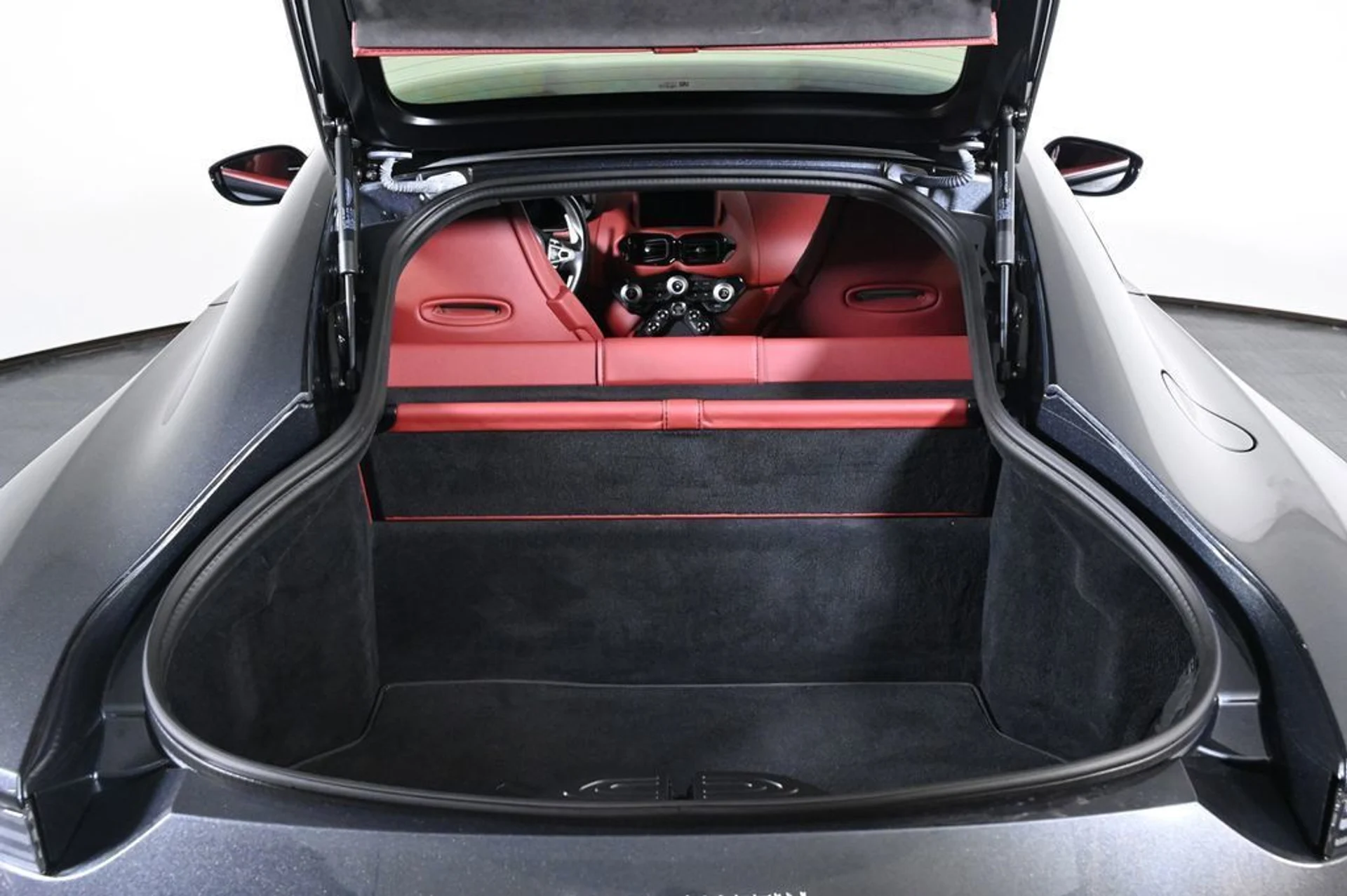 mph024_1140731894_used_2020_aston_martin_vantage_base_11350_23007217_24_1024_ea31b74388