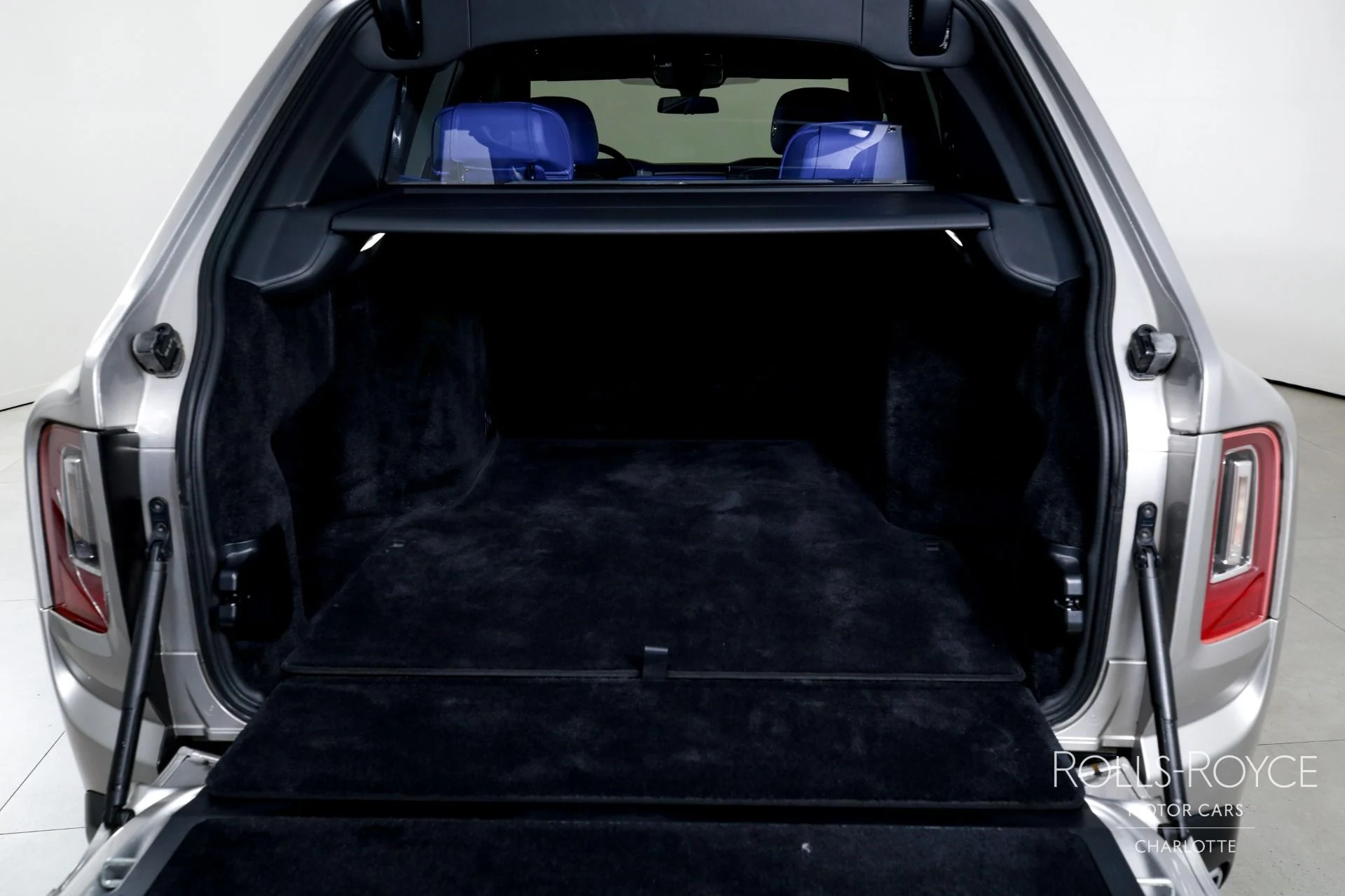 mph024_1142425842_Used_2021_Rolls_Royce_Cullinan_1771363967_8d51a36ef9