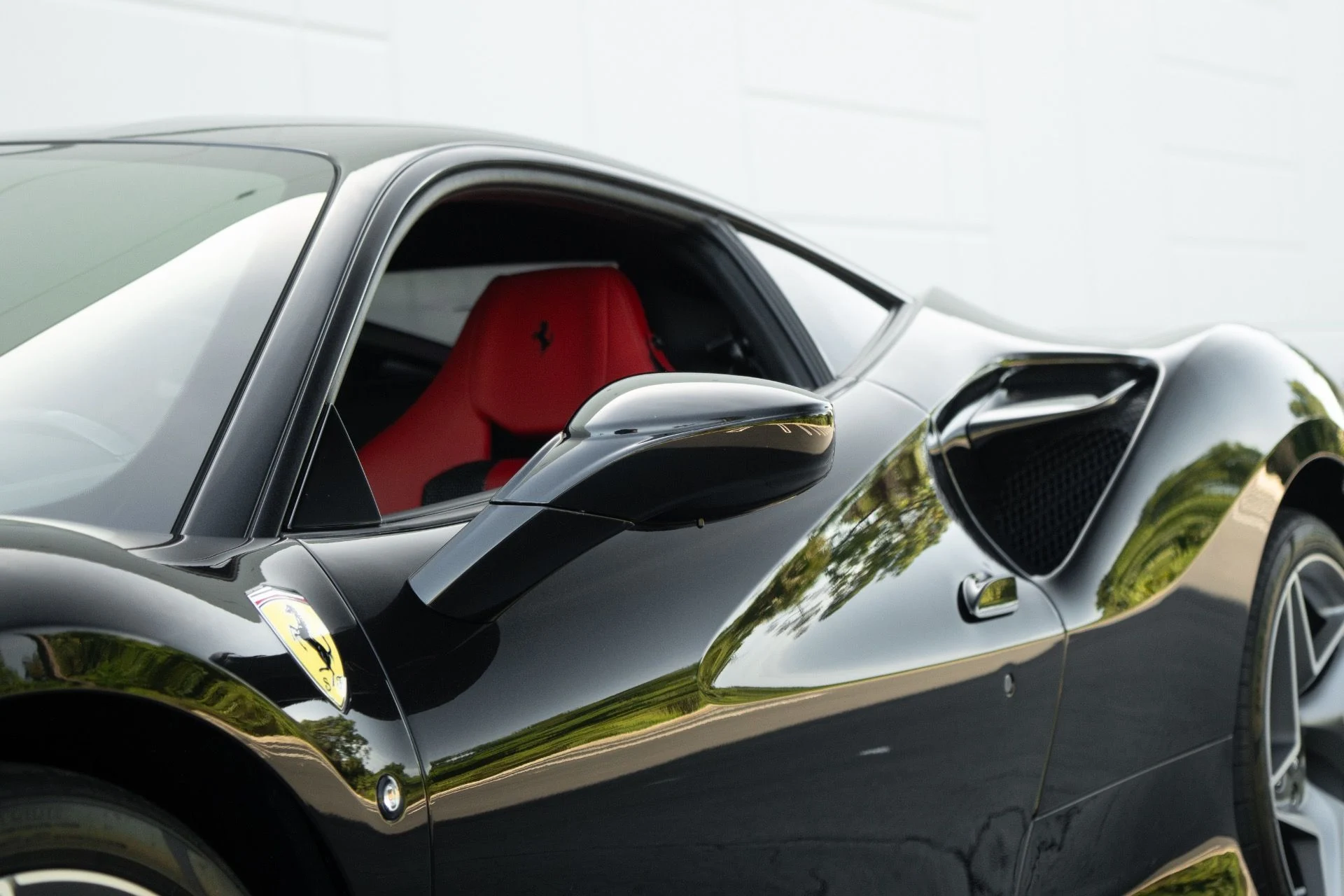 mph024_1145950934_Used_2020_Ferrari_F8_Tributo_1761689763_7a67ca5f34