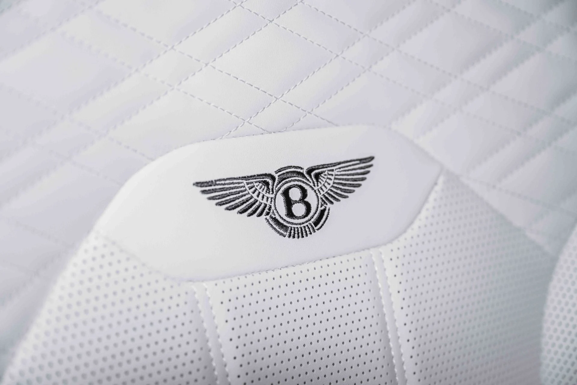 mph024_1147060454_Used_2024_Bentley_Bentayga_S_V8_1721581880_f238bdb797