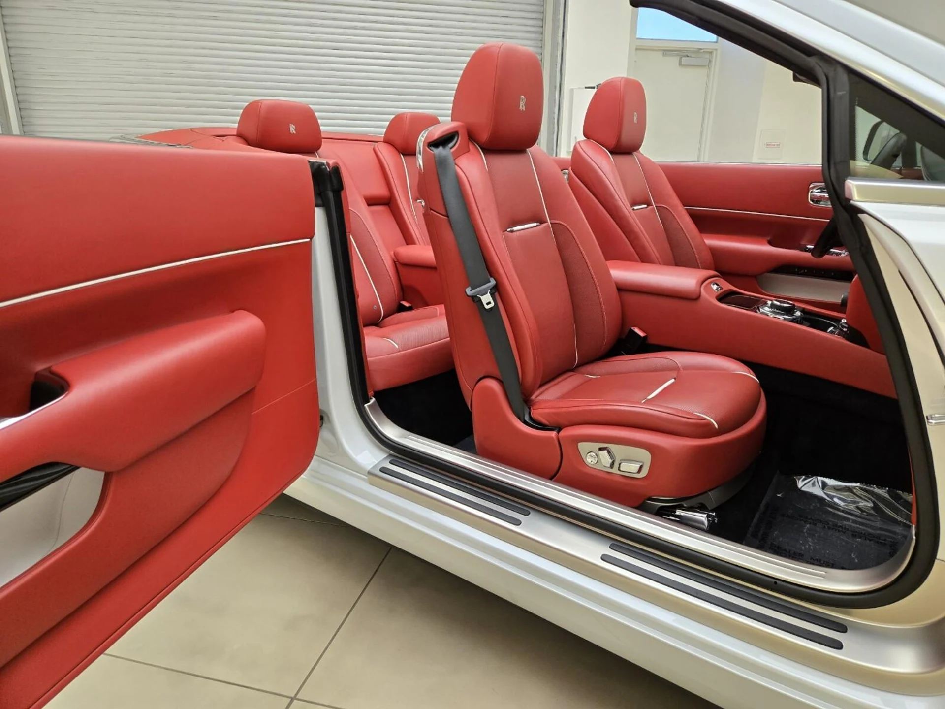 mph024_1149271112_Used_2017_Rolls_Royce_Dawn_1765004119_a889226c66