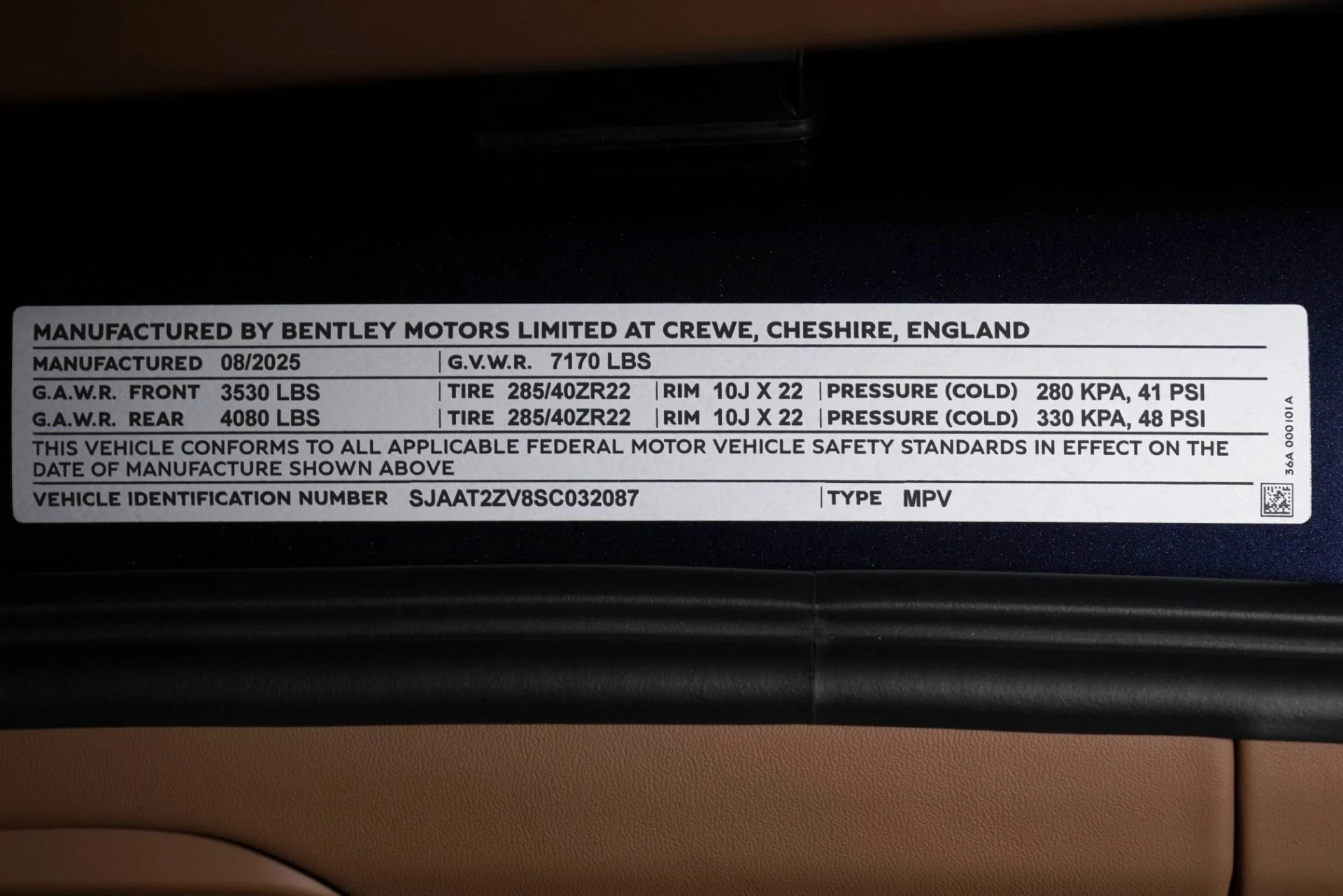 mph024_1161749607_New_2025_Bentley_Bentayga_Azure_1765905550_7cbba7840a