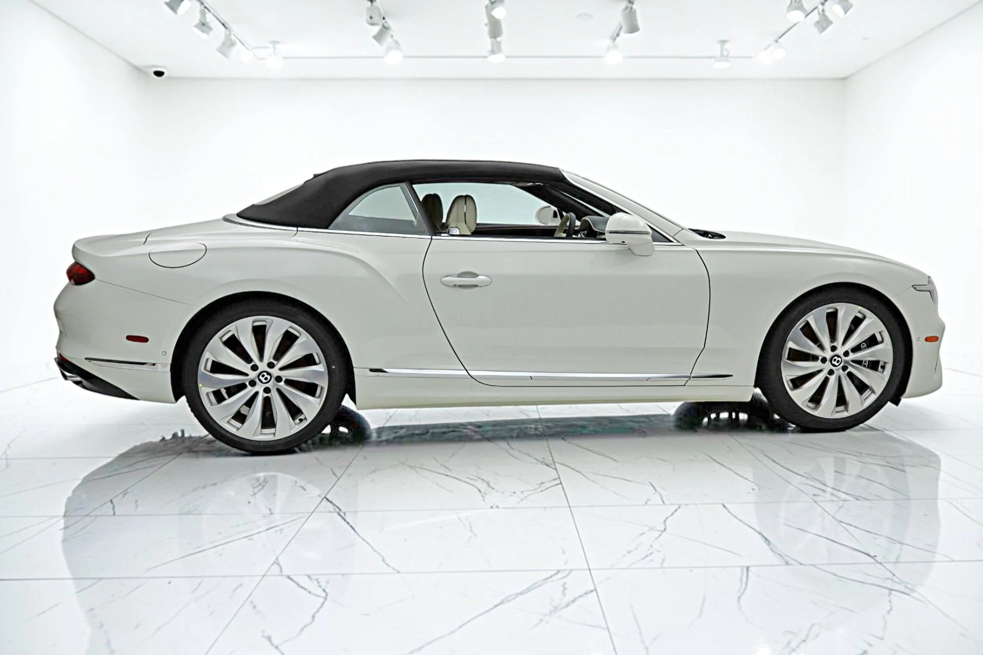 mph024_1169037933_New_2026_Bentley_Continental_GTC_38a7fde9ef