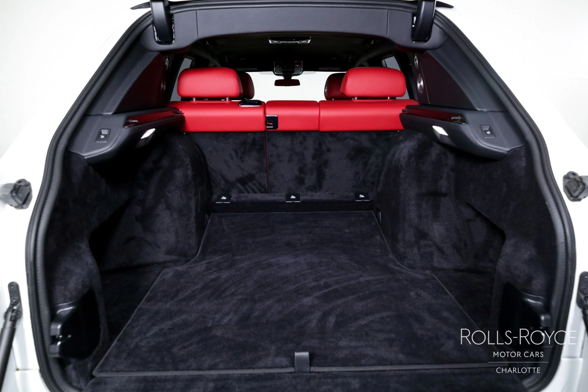 mph024_1177108354_Used_2023_Rolls_Royce_Cullinan_1744926218_8c40499120