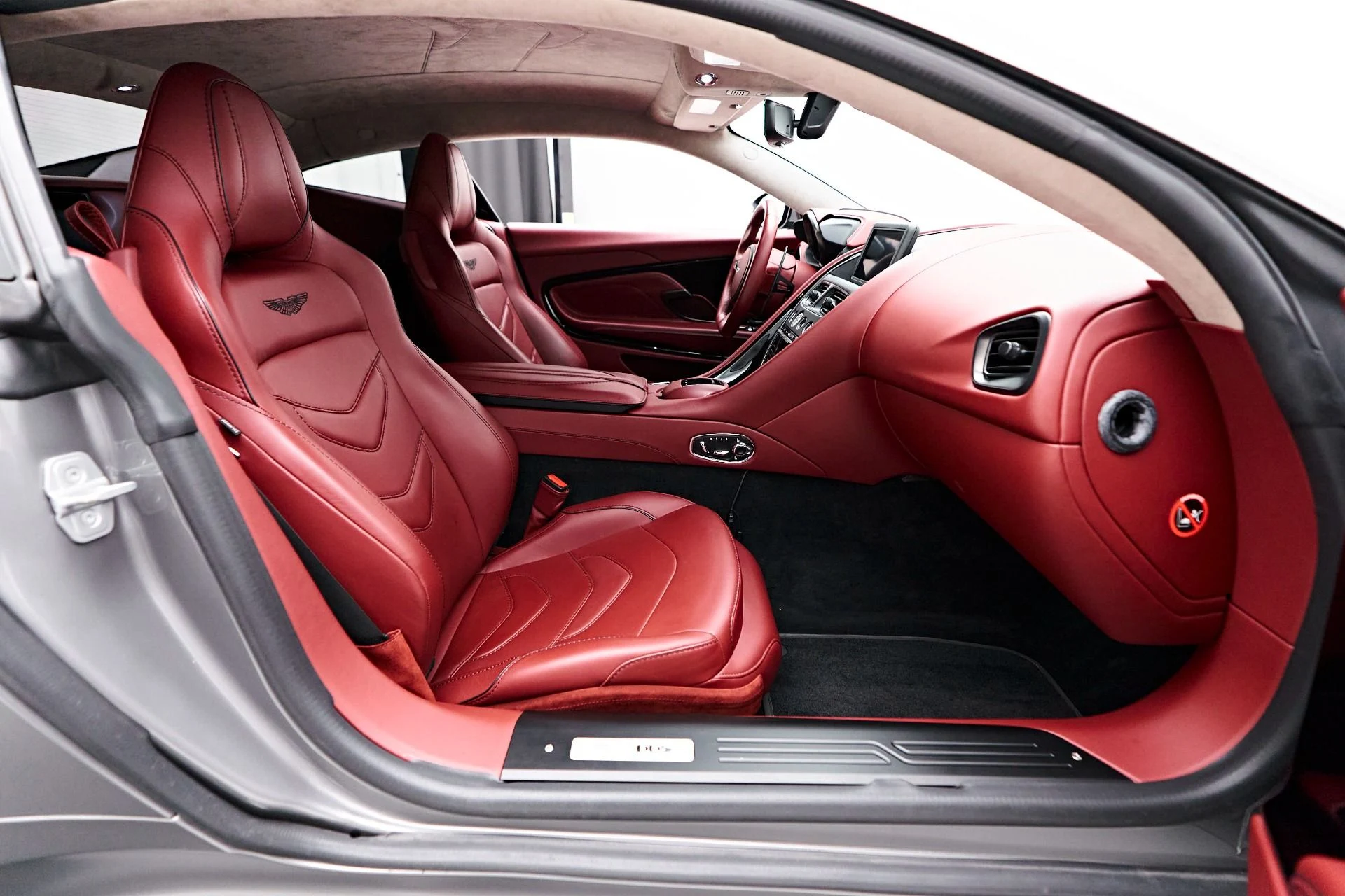 mph024_1178100807_Used_2021_Aston_Martin_DBS_Superleggera_1720056677_33ac54ca44