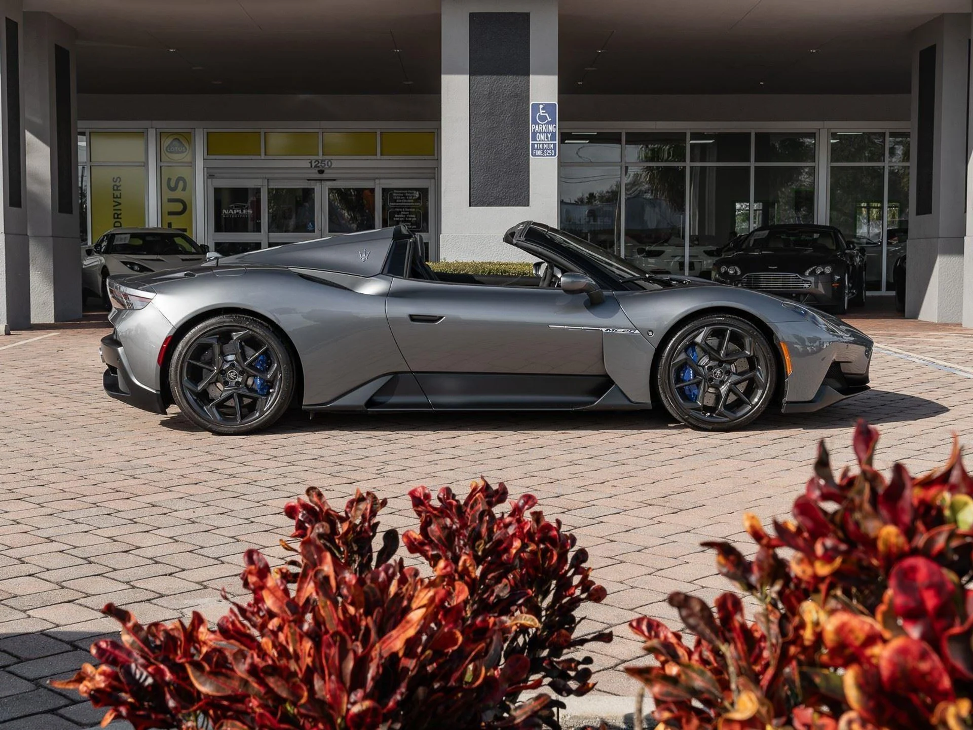 mph024_1188930092_Used_2023_Maserati_MC_20_Cielo_1773864341_831476a670