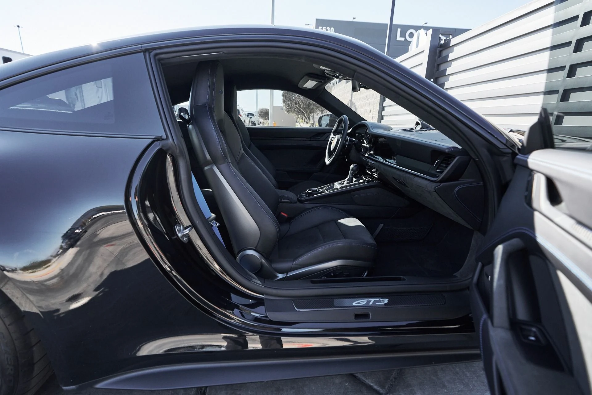 mph024_1190197240_Used_2023_Porsche_911_GT_3_1761779534_27a17e2fb6