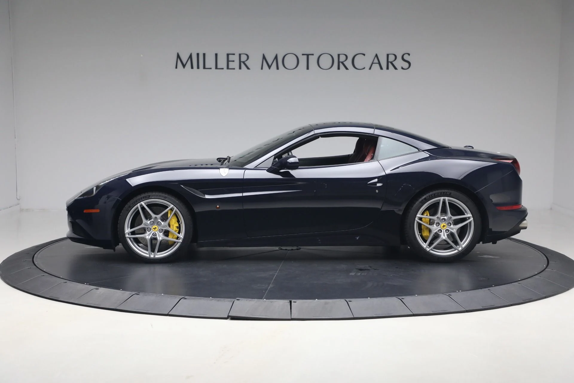 mph024_1192877431_Used_2016_Ferrari_California_T_1779313485_74c5fa56f9