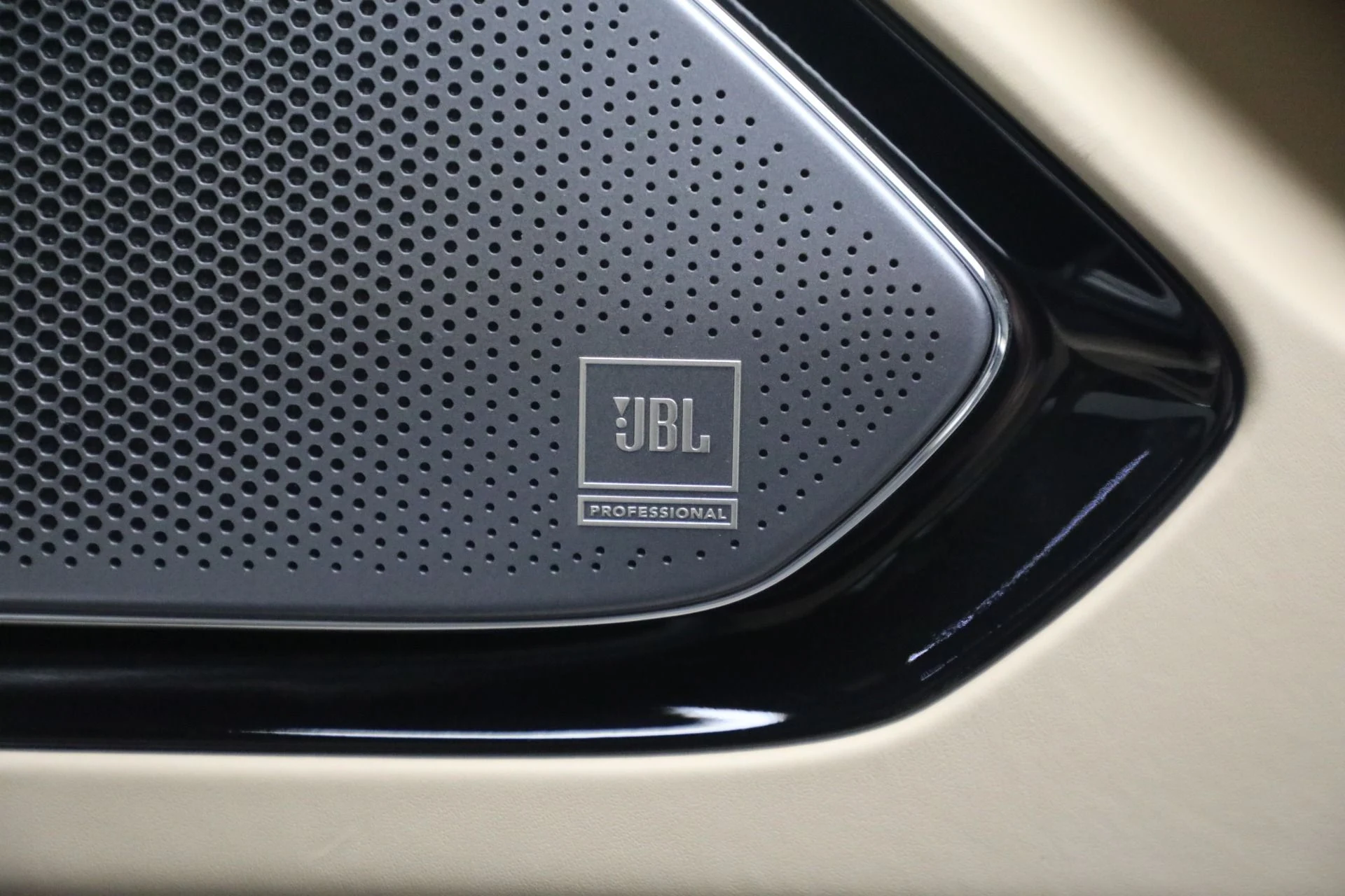 mph024_1196262274_Used_2023_Ferrari_Roma_1767375733_67038f5af3