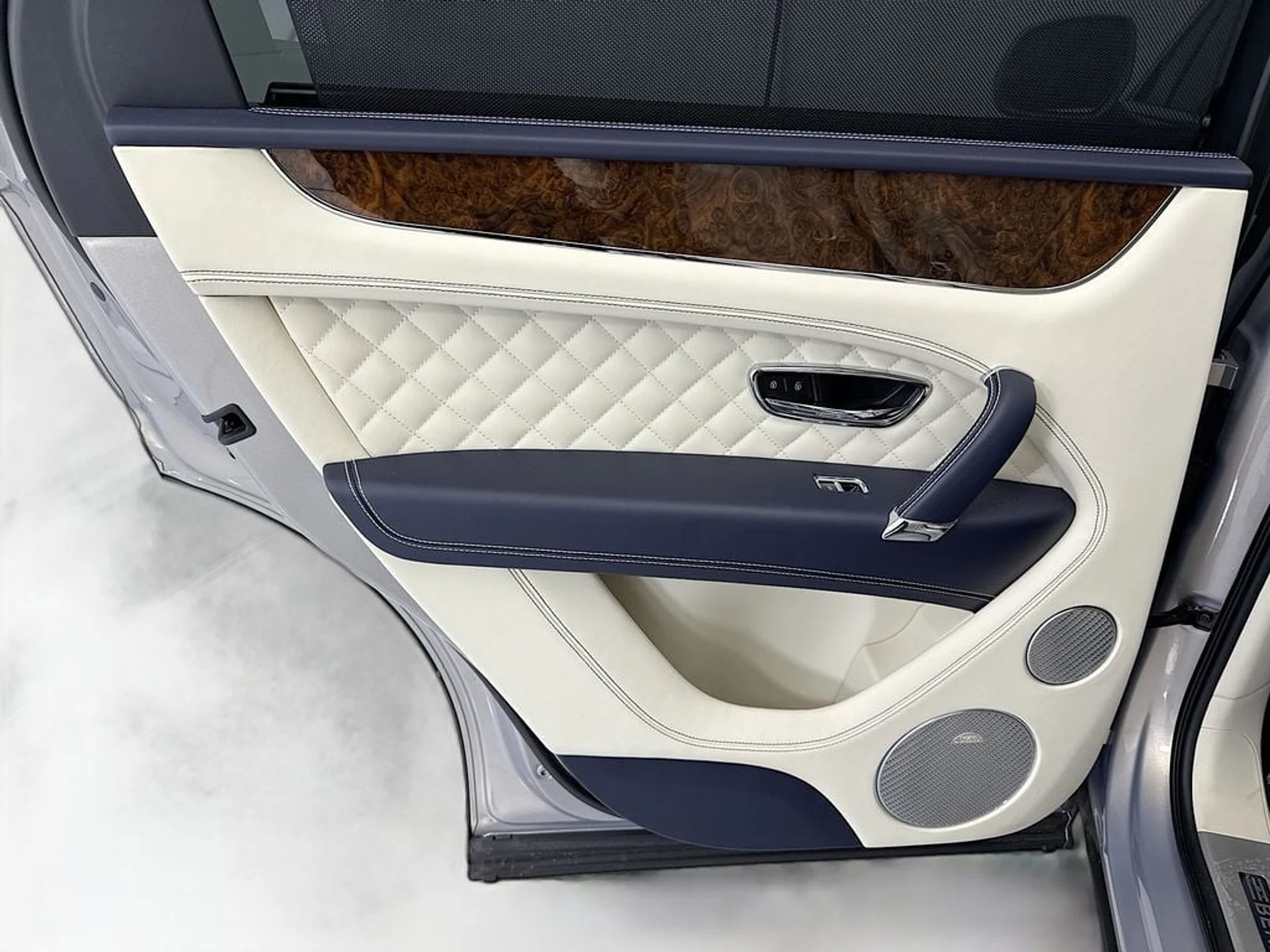 mph024_1196300916_used_2018_bentley_bentayga_8119_23013239_25_1024_2a75a406b3