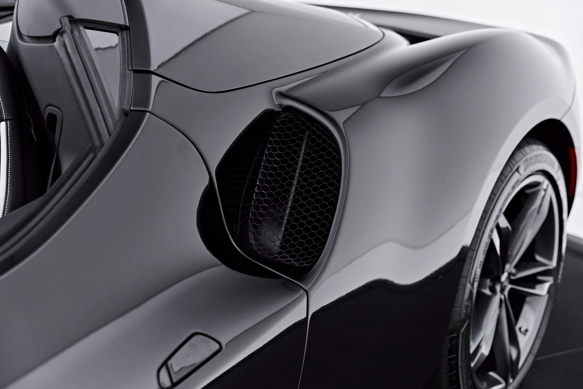 mph024_1205004899_Used_2024_Ferrari_296_GTS_1787614495_d5e5a50975