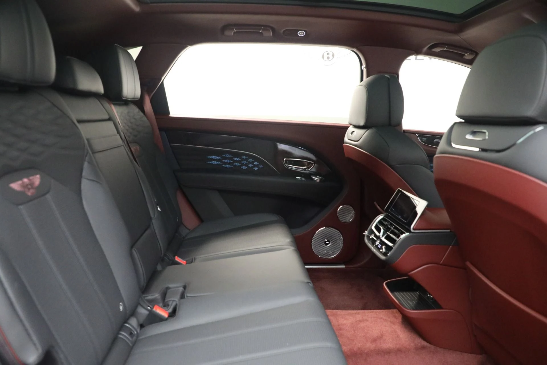 mph024_1210214783_Used_2023_Bentley_Bentayga_EWB_Azure_V8_94b154668e
